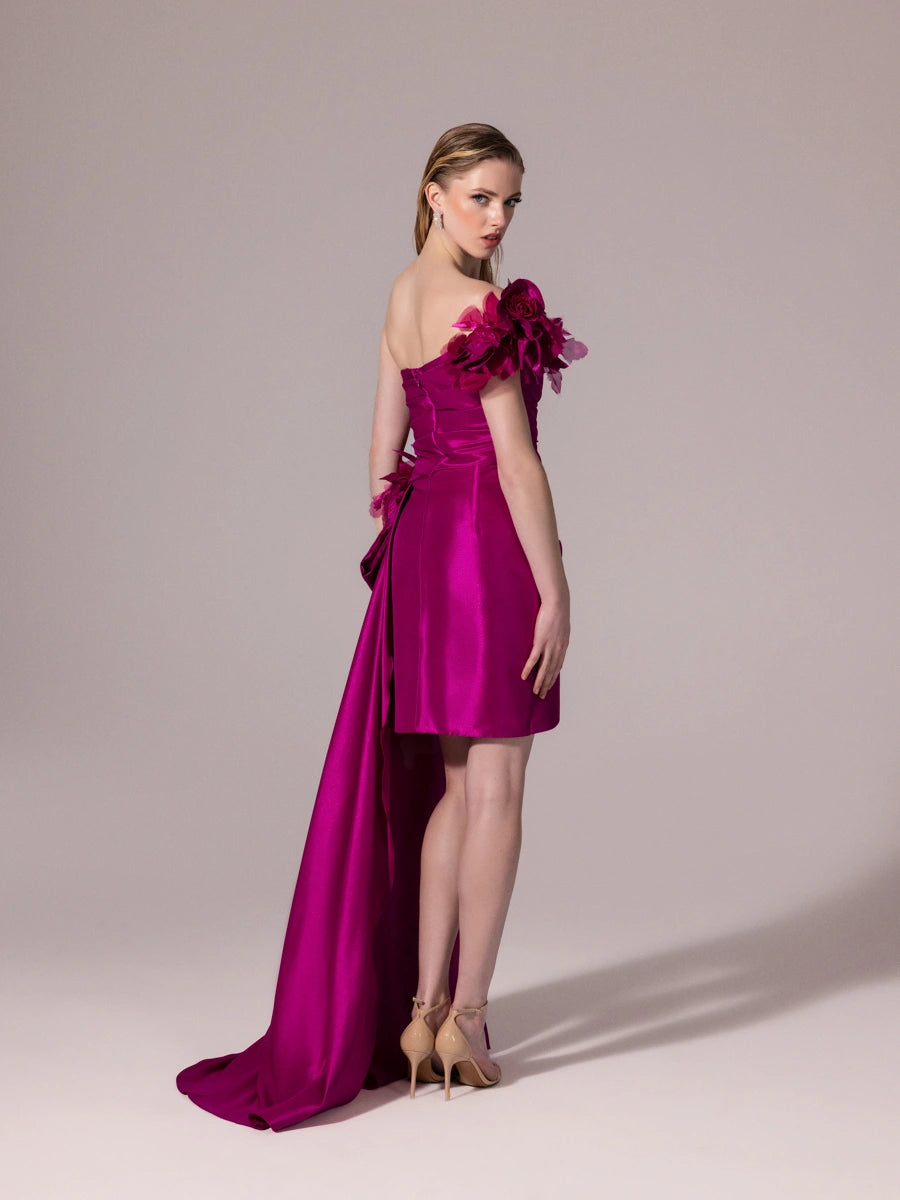 25300-Straplez Çiçek Aksesuarlı Kuyruklu Mini Elbise