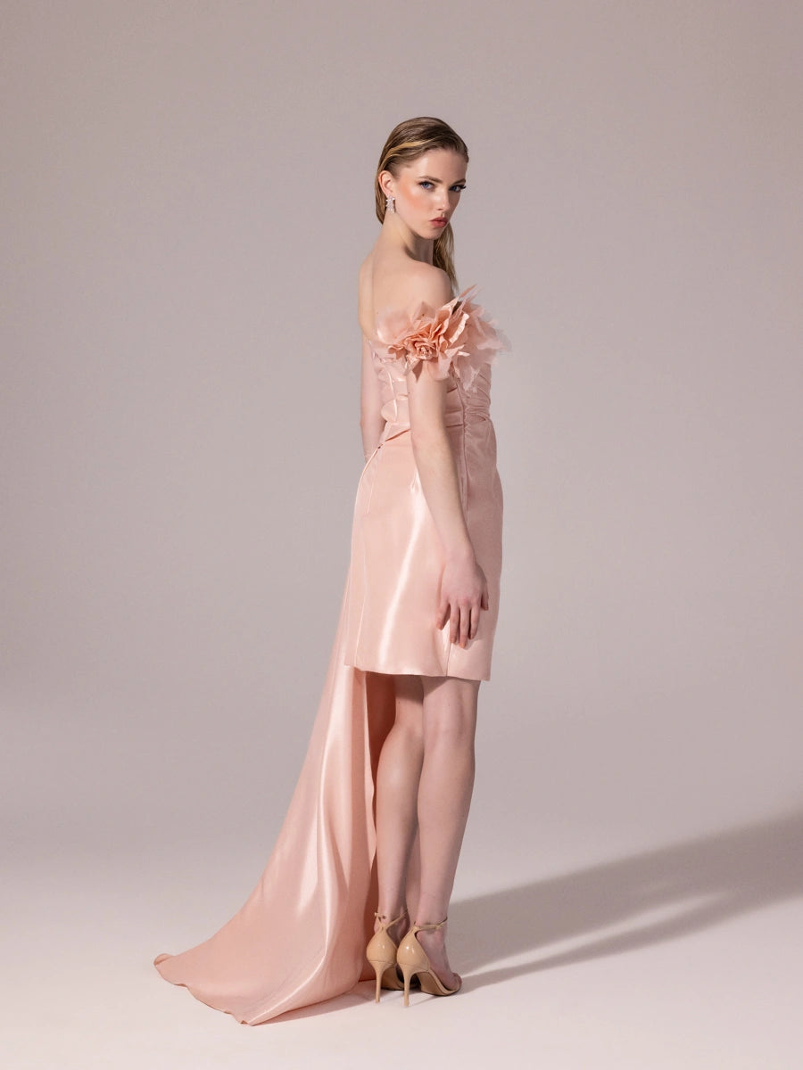 25300-Straplez Çiçek Aksesuarlı Kuyruklu Mini Elbise