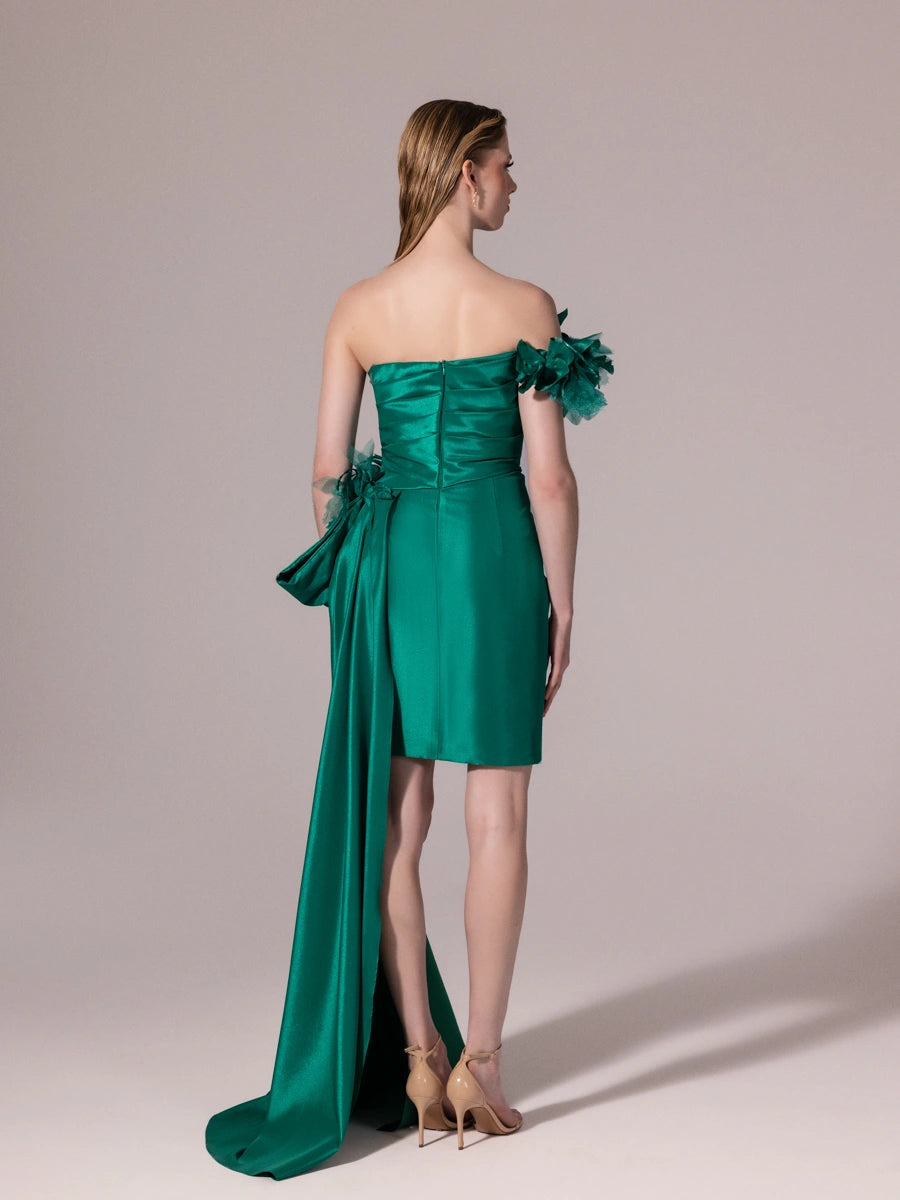 25300-Straplez Çiçek Aksesuarlı Kuyruklu Mini Elbise