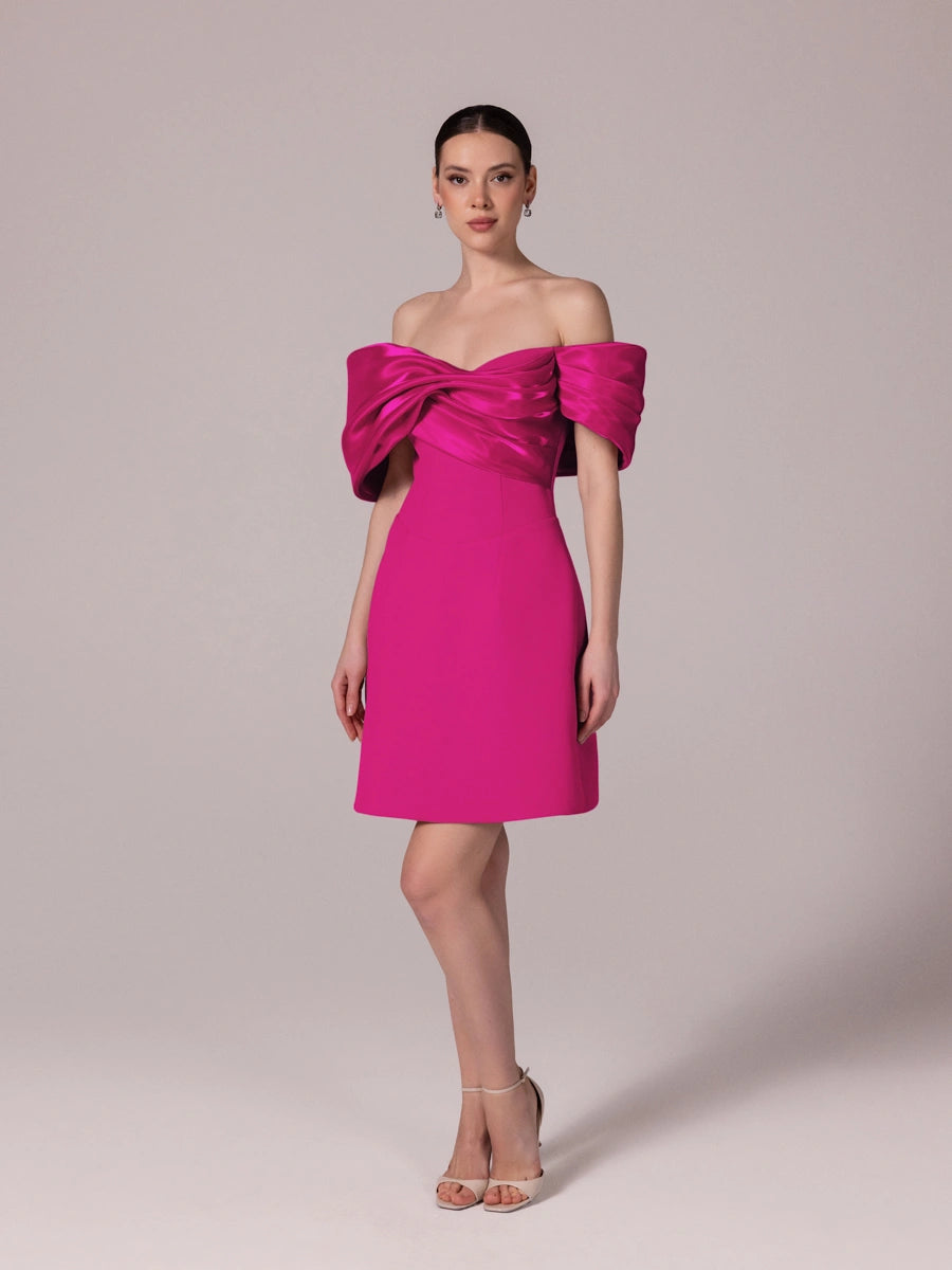 25301-Yakası Organze Detaylı Straplez Krep Mini Elbise