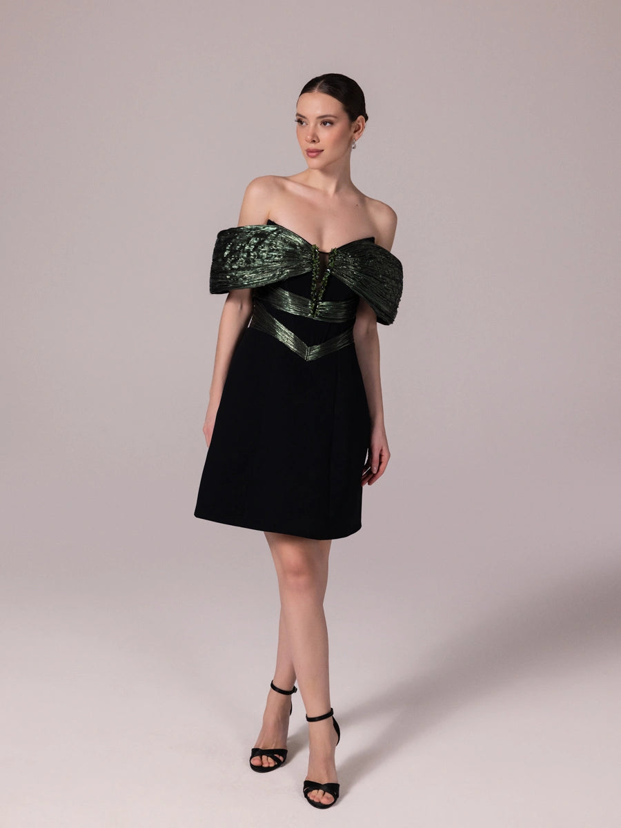 25304-Parlak Kumaş Garnili Yakası İşlemeli Mini Elbise