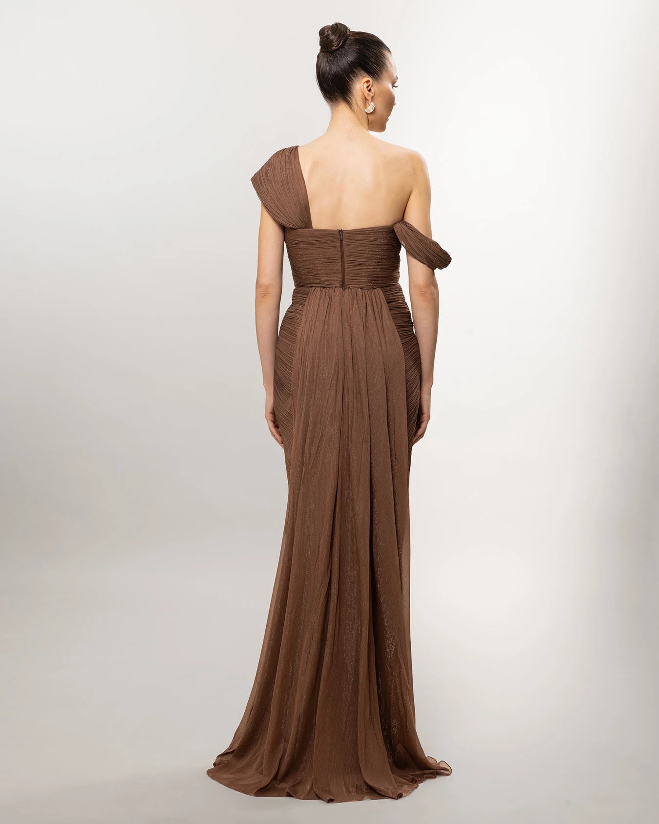 26012-Asimetrik Yaka Drapeli Uzun Abiye Elbise