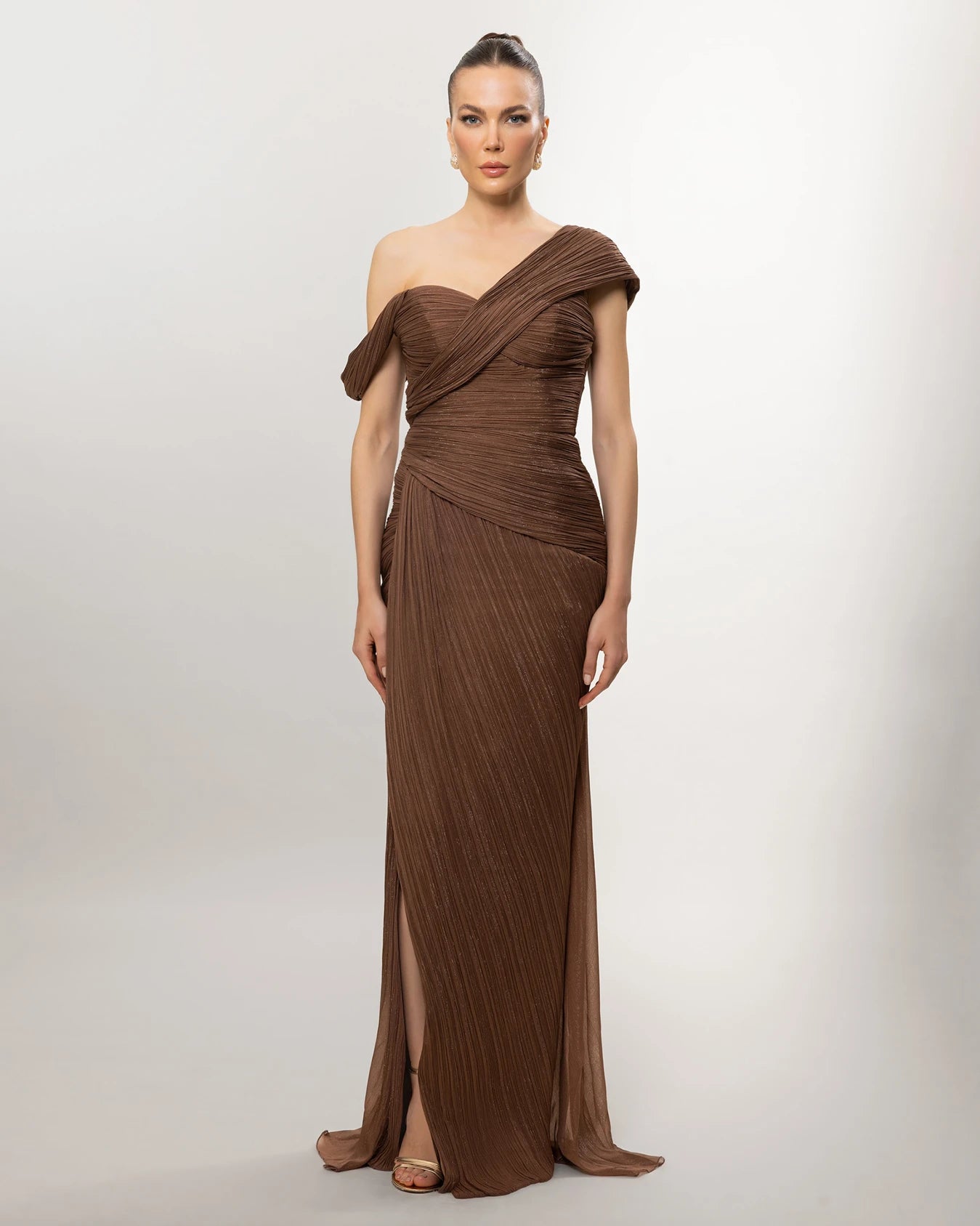 26012-Asimetrik Yaka Drapeli Uzun Abiye Elbise