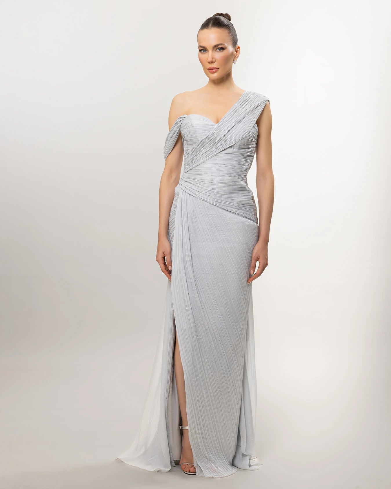 26012-Asimetrik Yaka Drapeli Uzun Abiye Elbise