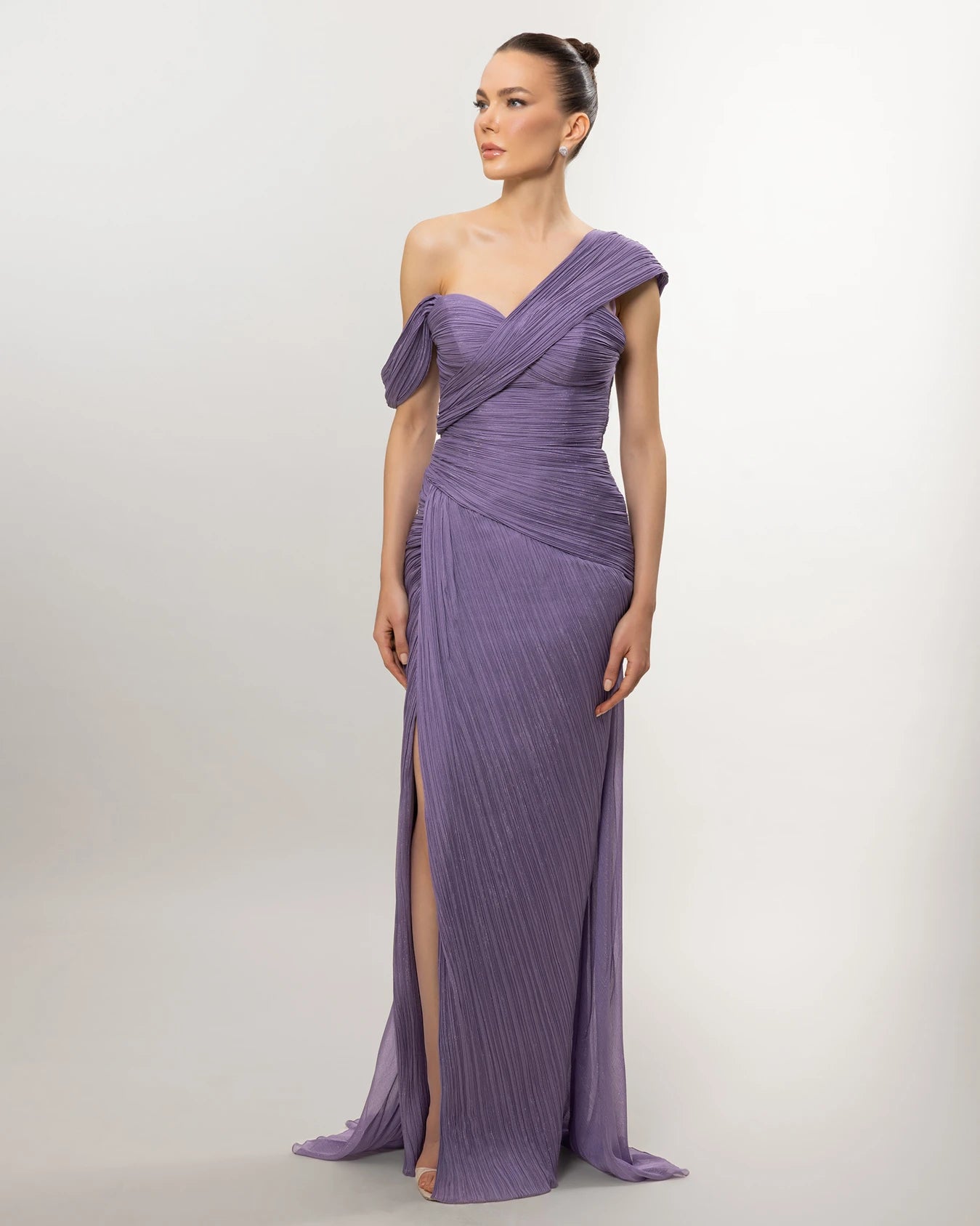 26012-Asimetrik Yaka Drapeli Uzun Abiye Elbise