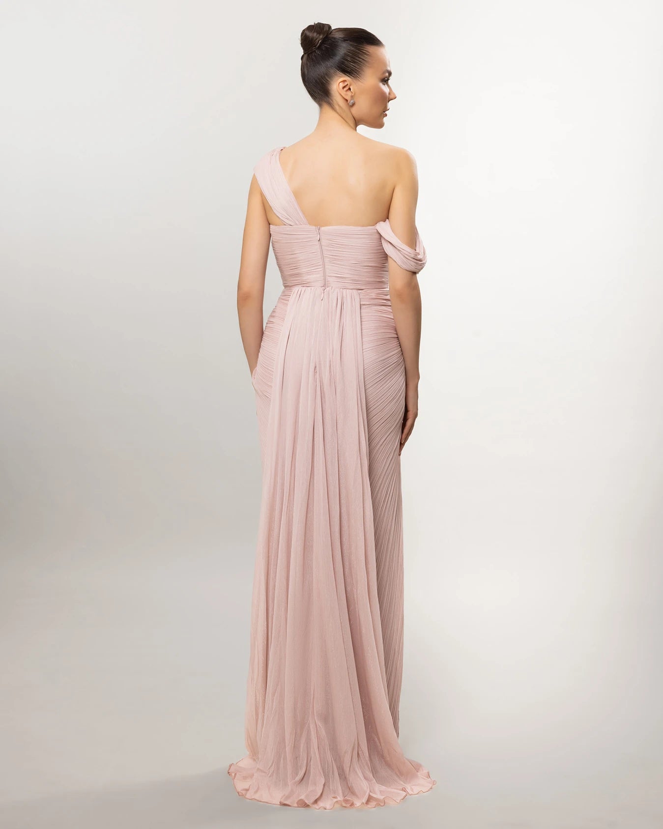 26012-Asimetrik Yaka Drapeli Uzun Abiye Elbise