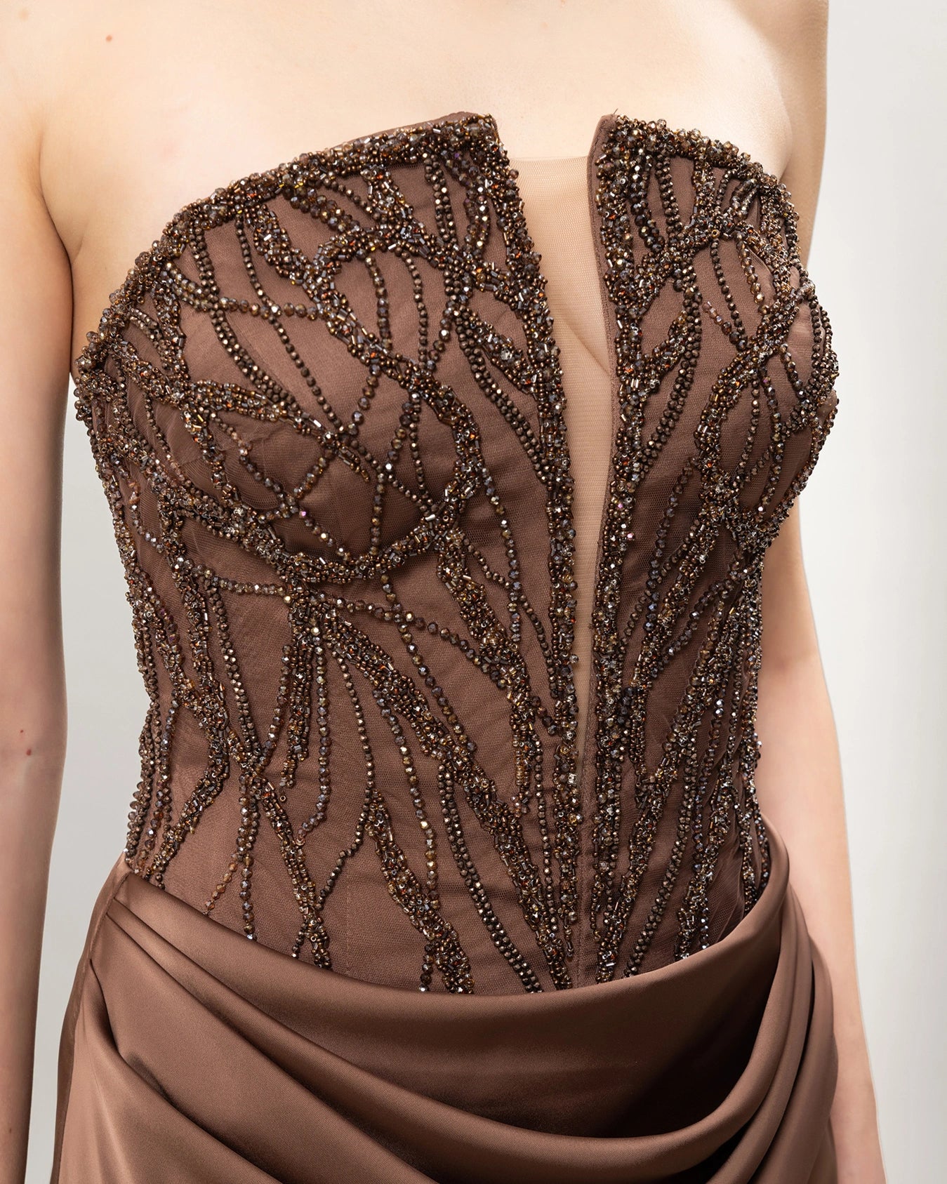 26021-Straplez Taş İşlemeli Drapeli Uzun Abiye Elbise