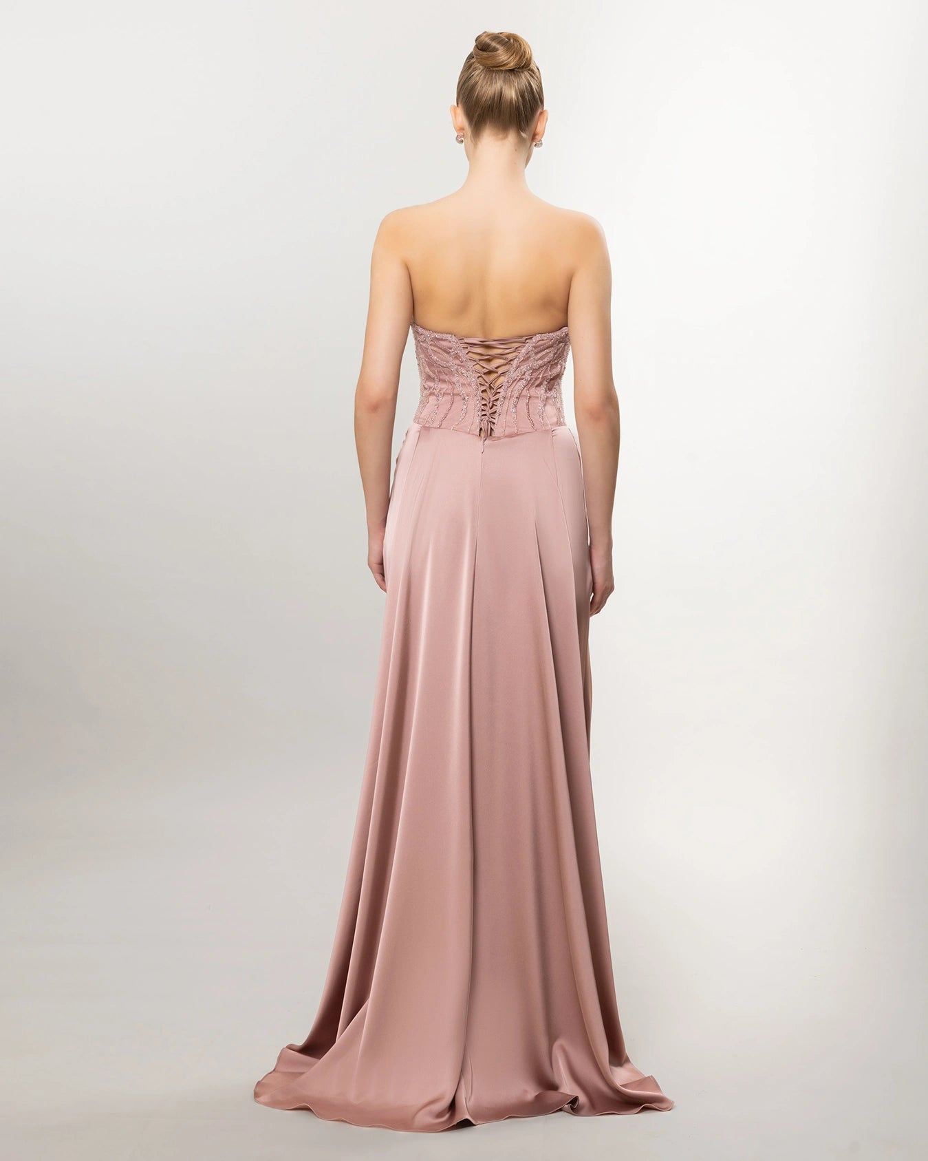 26021-Straplez Taş İşlemeli Drapeli Uzun Abiye Elbise