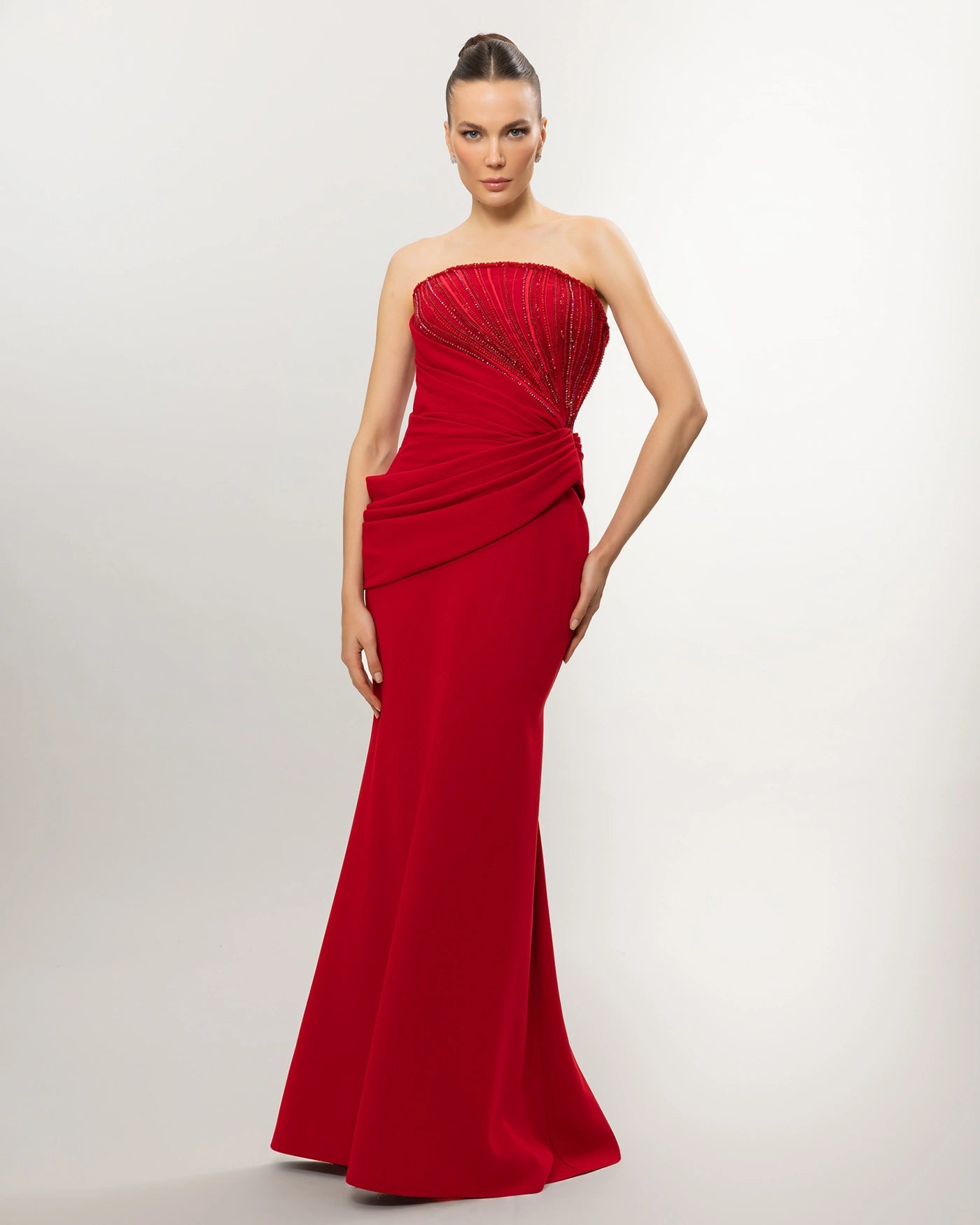 26033-Straplez Taş İşlemeli Drapeli Balık Abiye