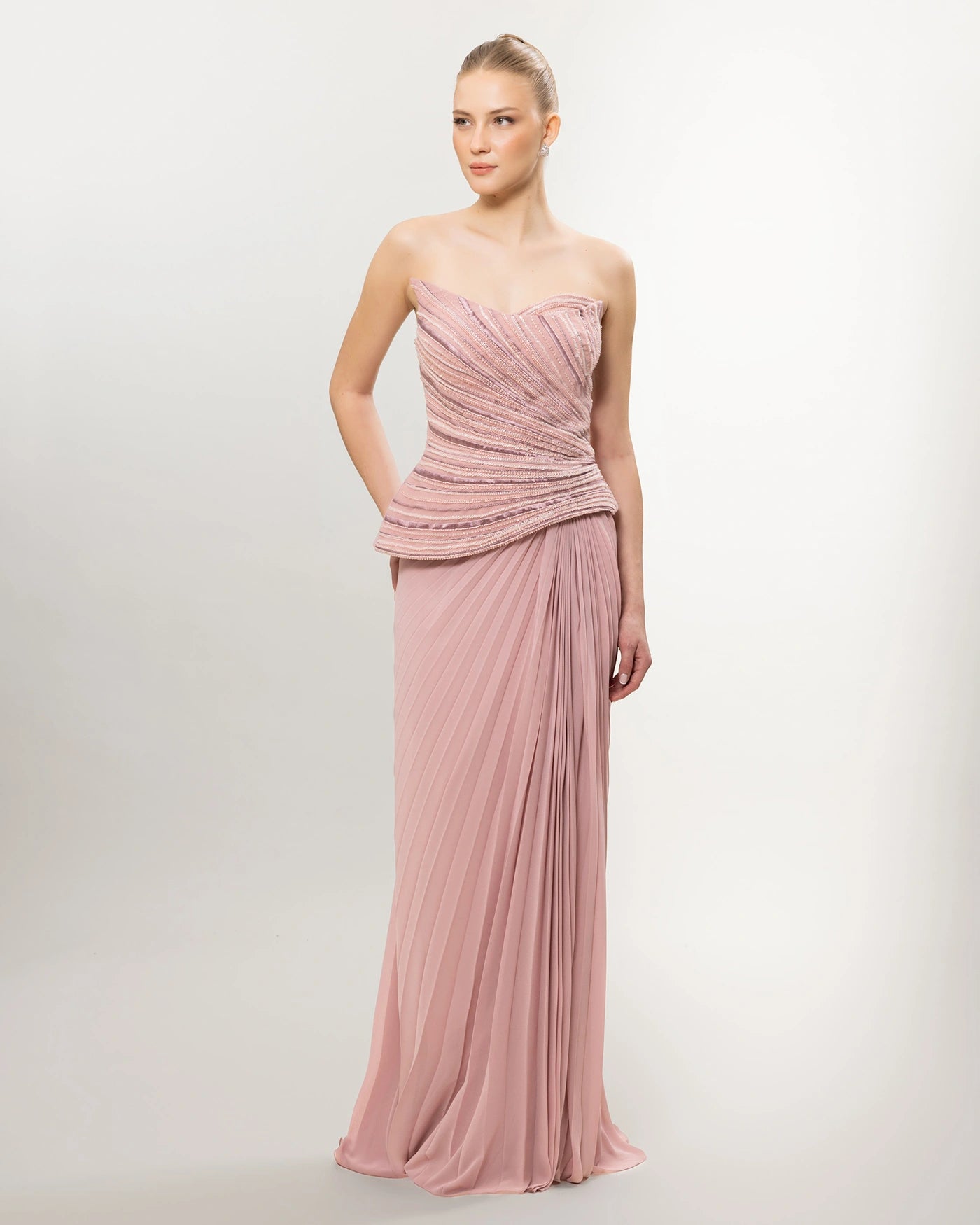 26035-Straplez Peplum Detaylı Yırtmaçlı Abiye Elbise