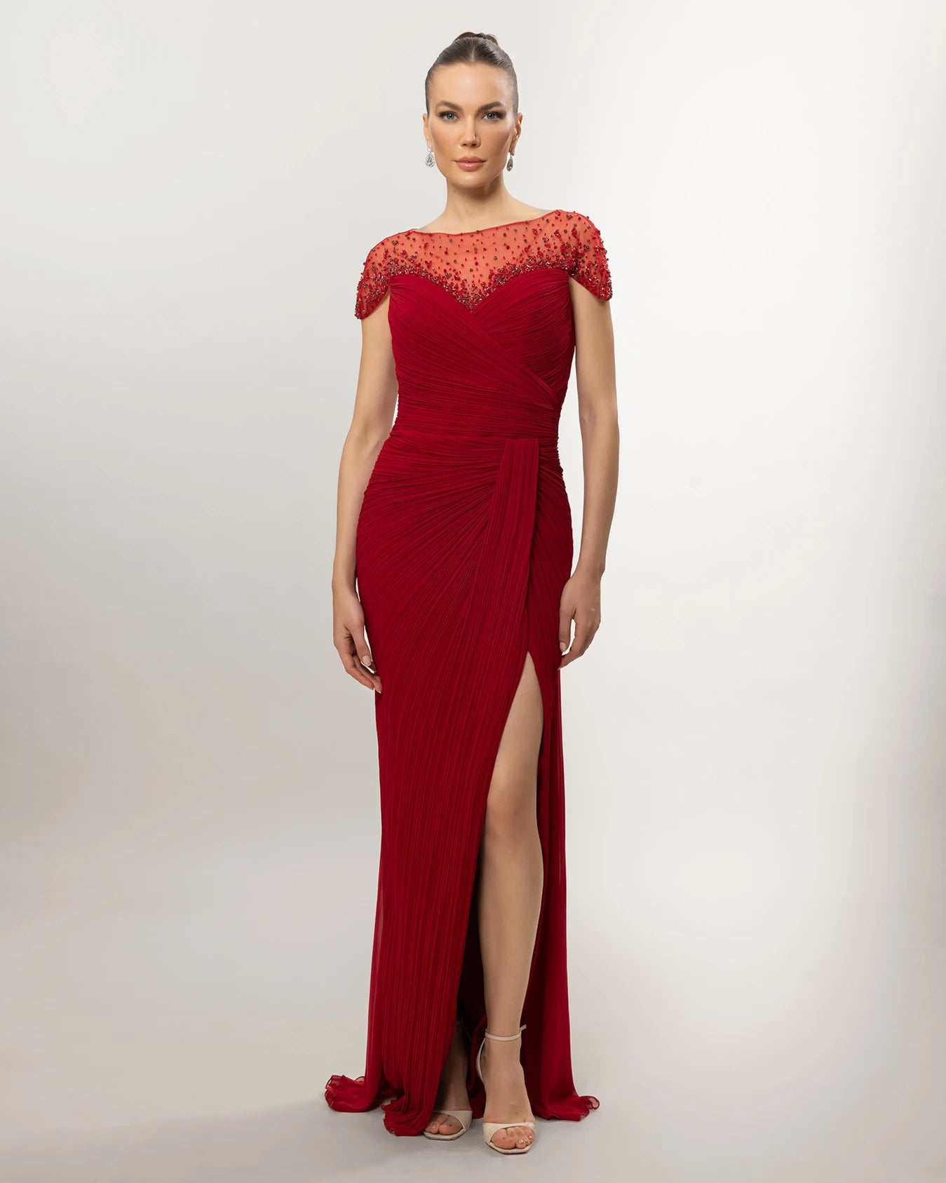 26039-Üstü  İşlemeli, Yırtmaçlı Uzun Abiye Elbise