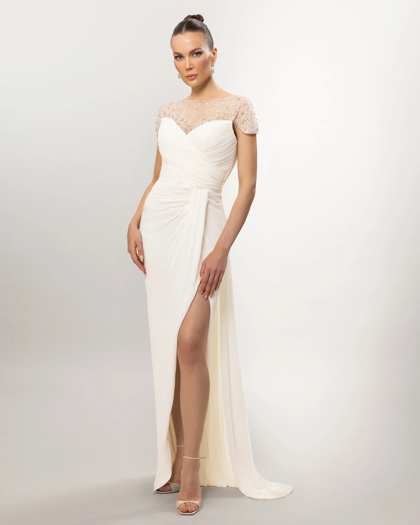 26039-Üstü  İşlemeli, Yırtmaçlı Uzun Abiye Elbise