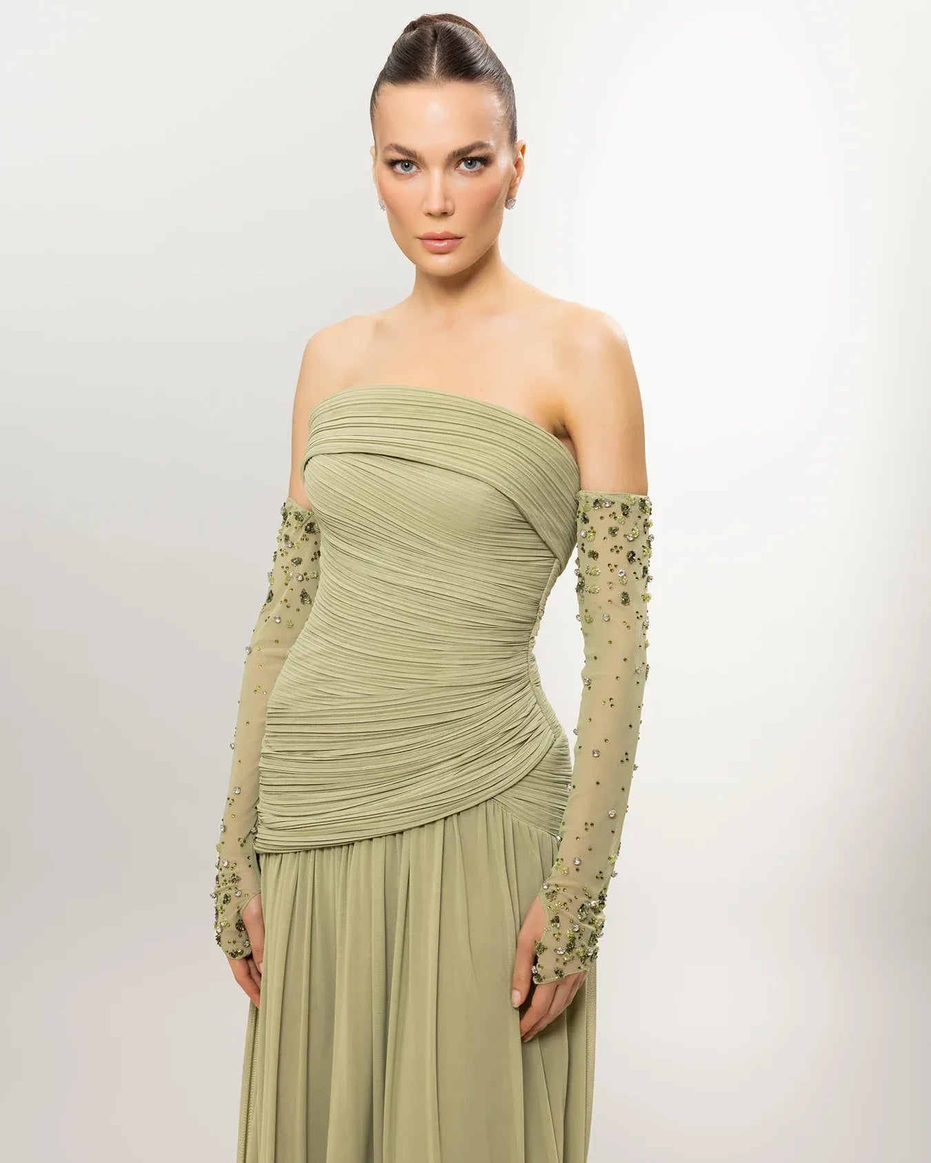 26050-Eldiven Detaylı Straplez Drapeli Uzun Abiye Elbise - Kenzel