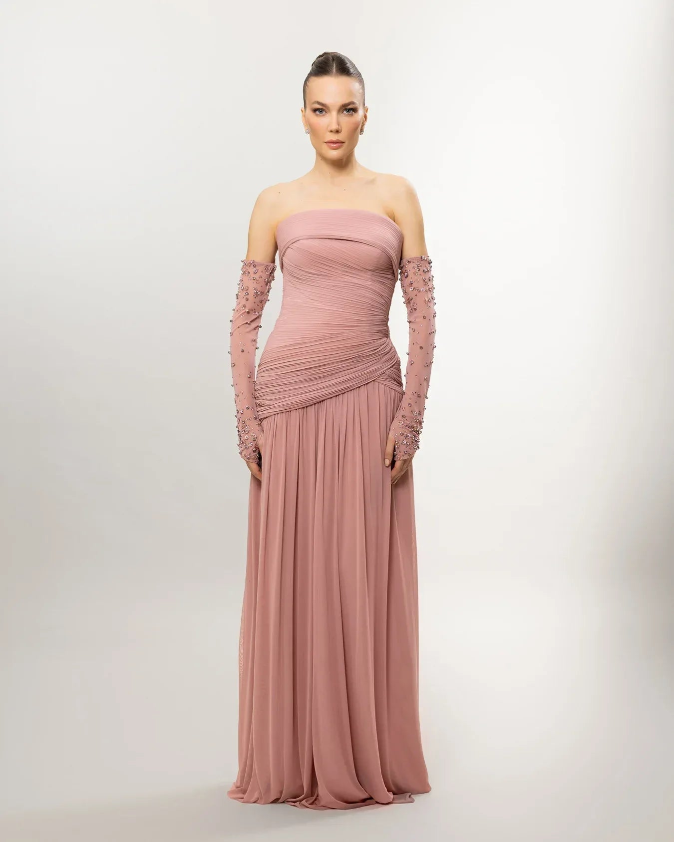 26050-Eldiven Detaylı Straplez Drapeli Uzun Abiye Elbise - Kenzel