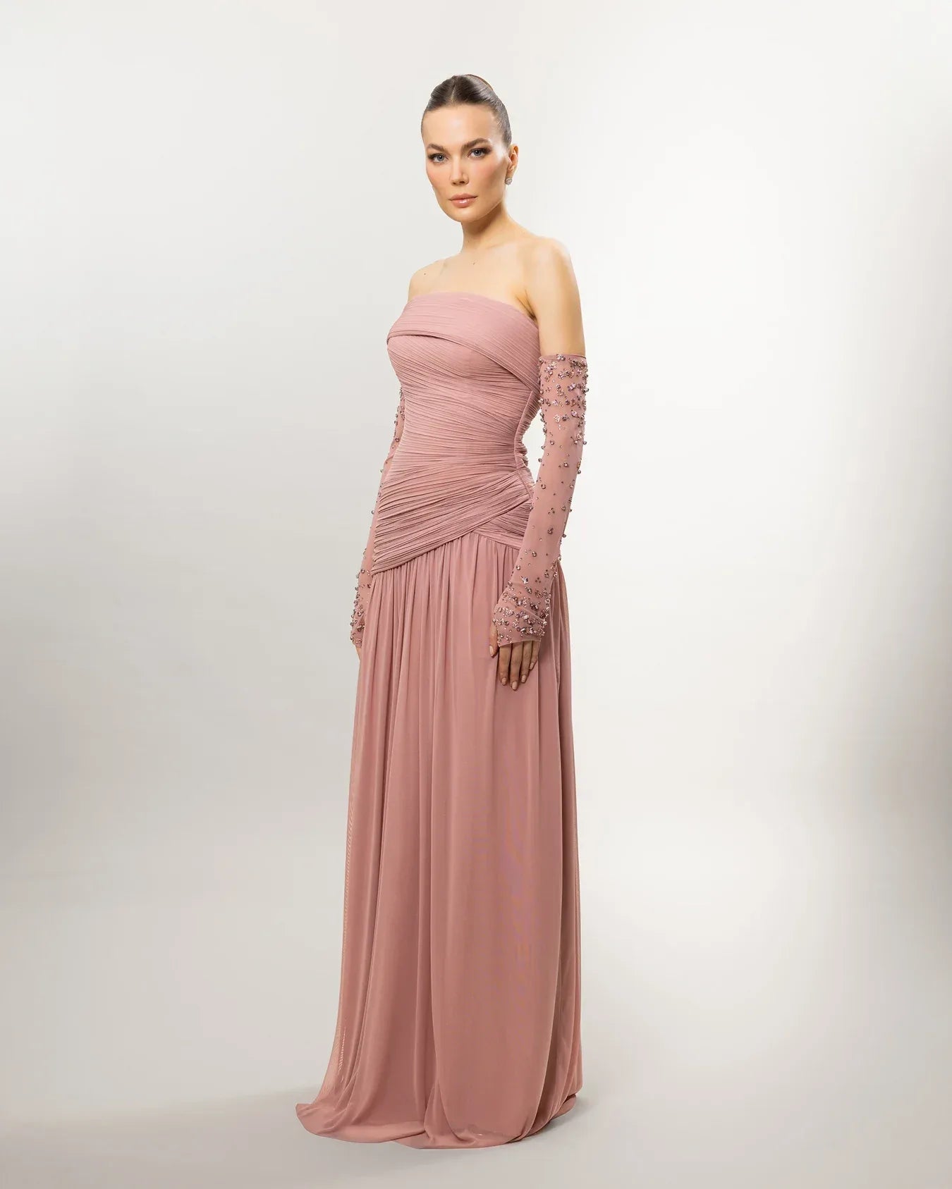 26050-Eldiven Detaylı Straplez Drapeli Uzun Abiye Elbise - Kenzel