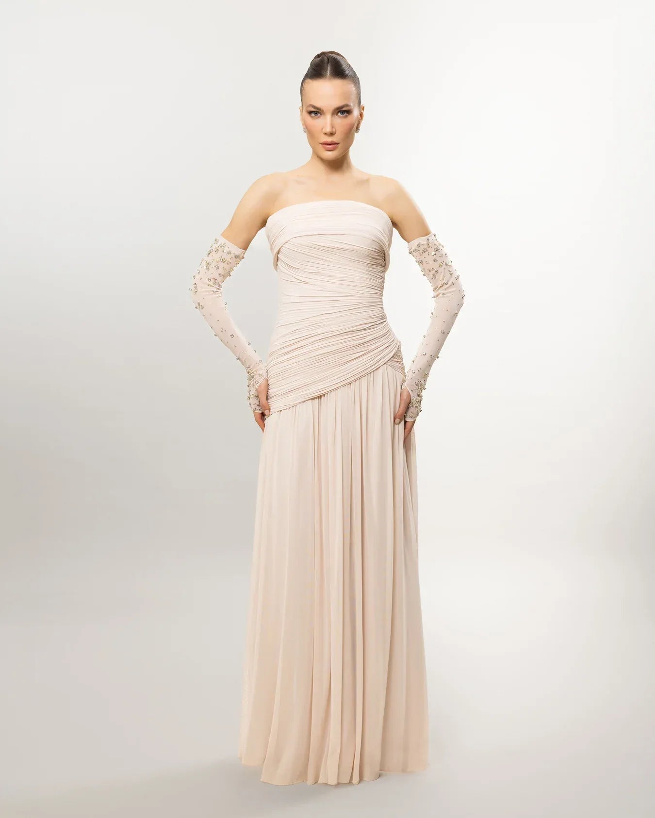 26050-Eldiven Detaylı Straplez Drapeli Uzun Abiye Elbise - Kenzel