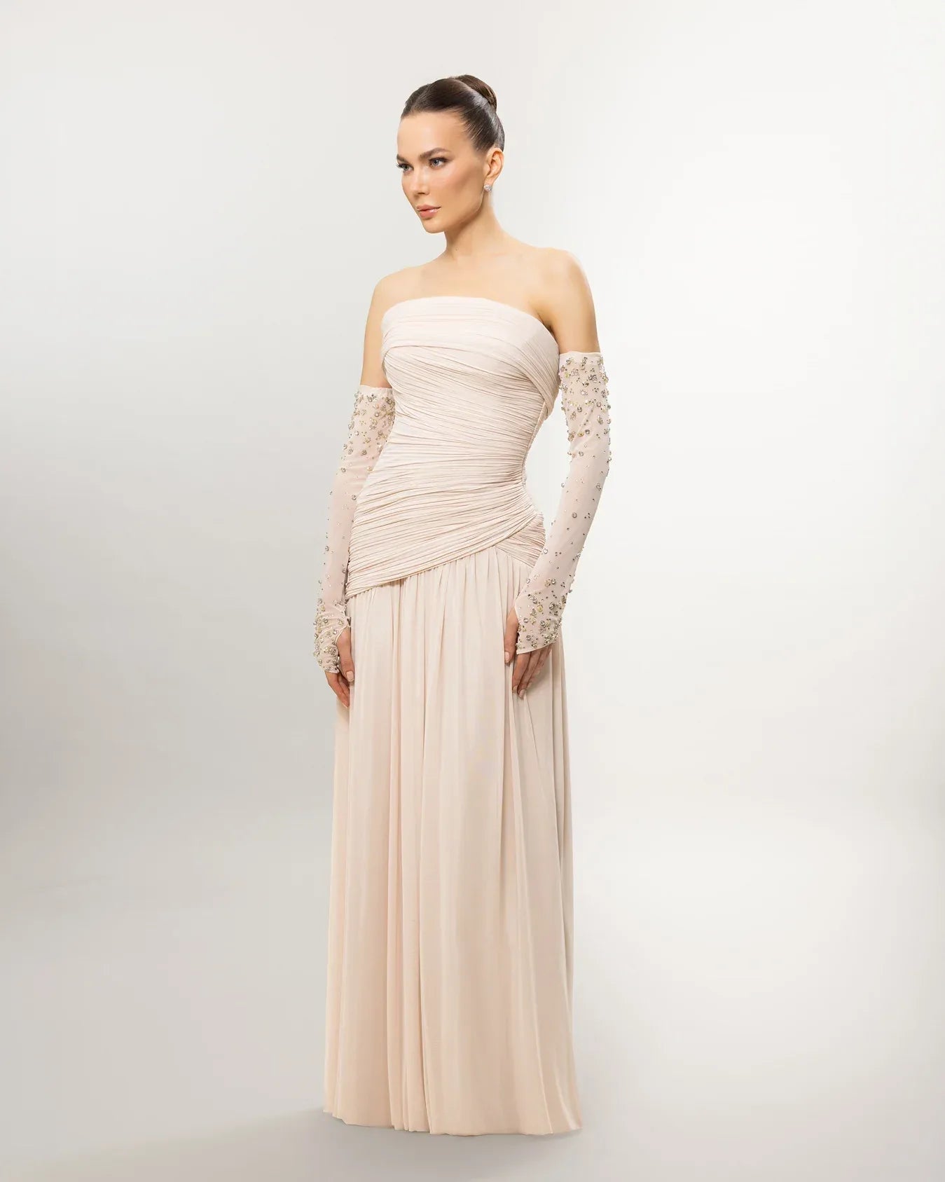 26050-Eldiven Detaylı Straplez Drapeli Uzun Abiye Elbise - Kenzel