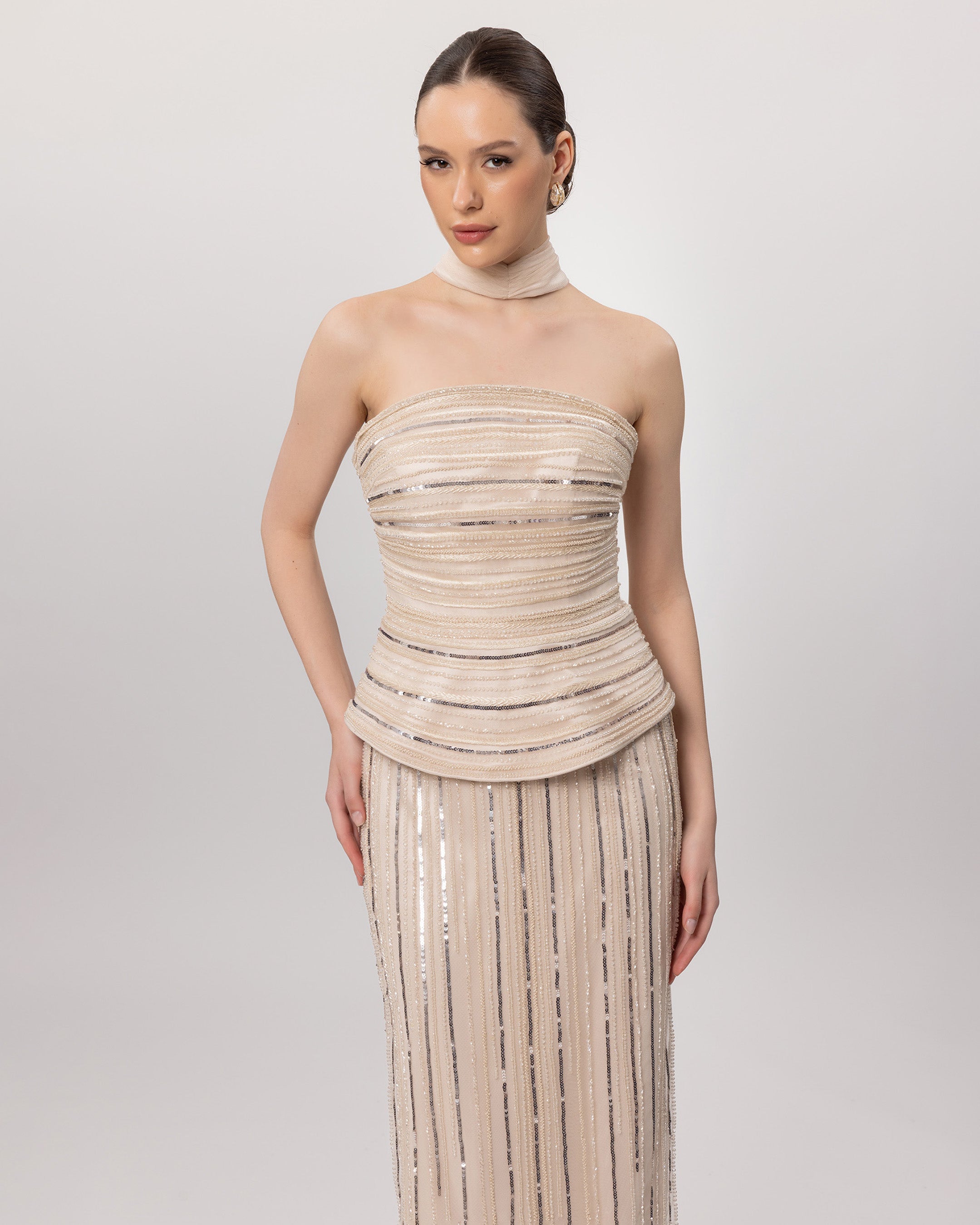 26076-Straplez Peplum Detaylı Boncuk İşlemeli Uzun Abiye
