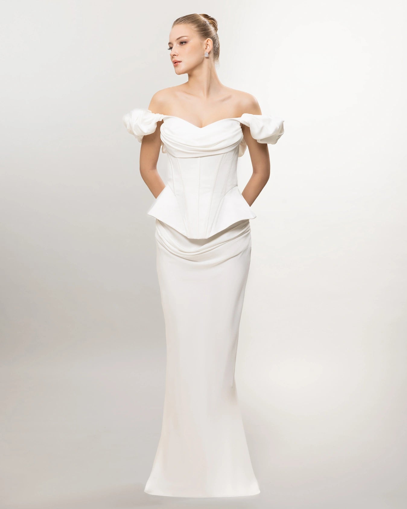 26081-Düşük Omuz Balon Kollu Korse Bel Uzun Elbise