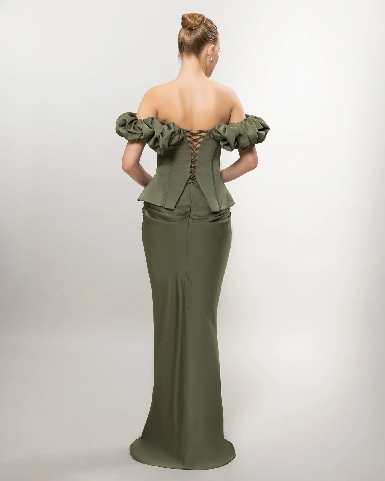 26081-Düşük Omuz Balon Kollu Korse Bel Uzun Elbise