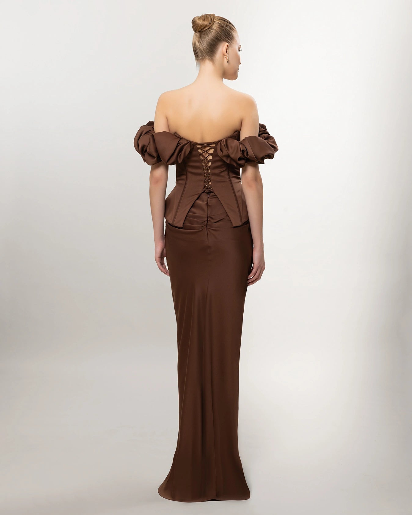 26081-Düşük Omuz Balon Kollu Korse Bel Uzun Elbise