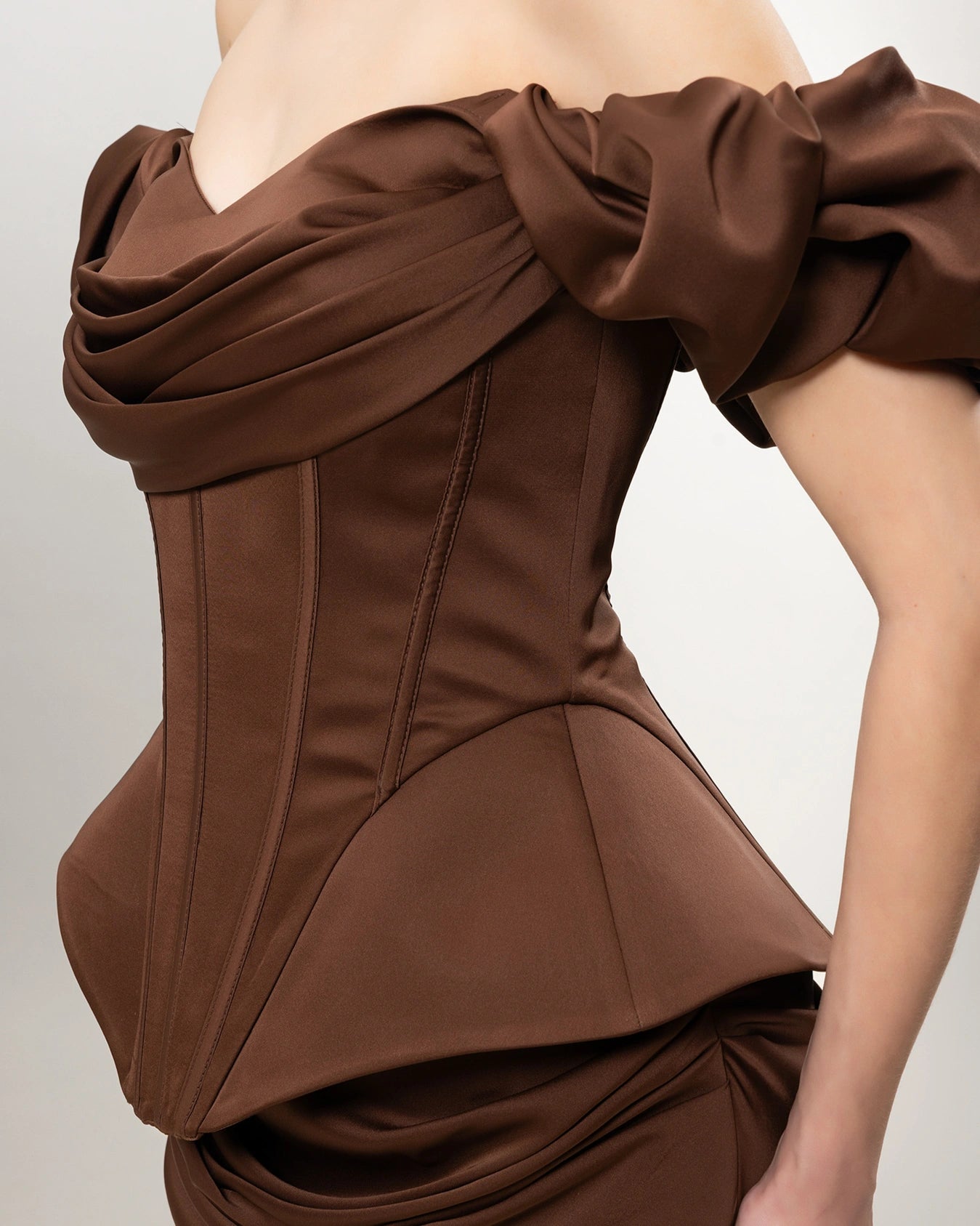 26081-Düşük Omuz Balon Kollu Korse Bel Uzun Elbise