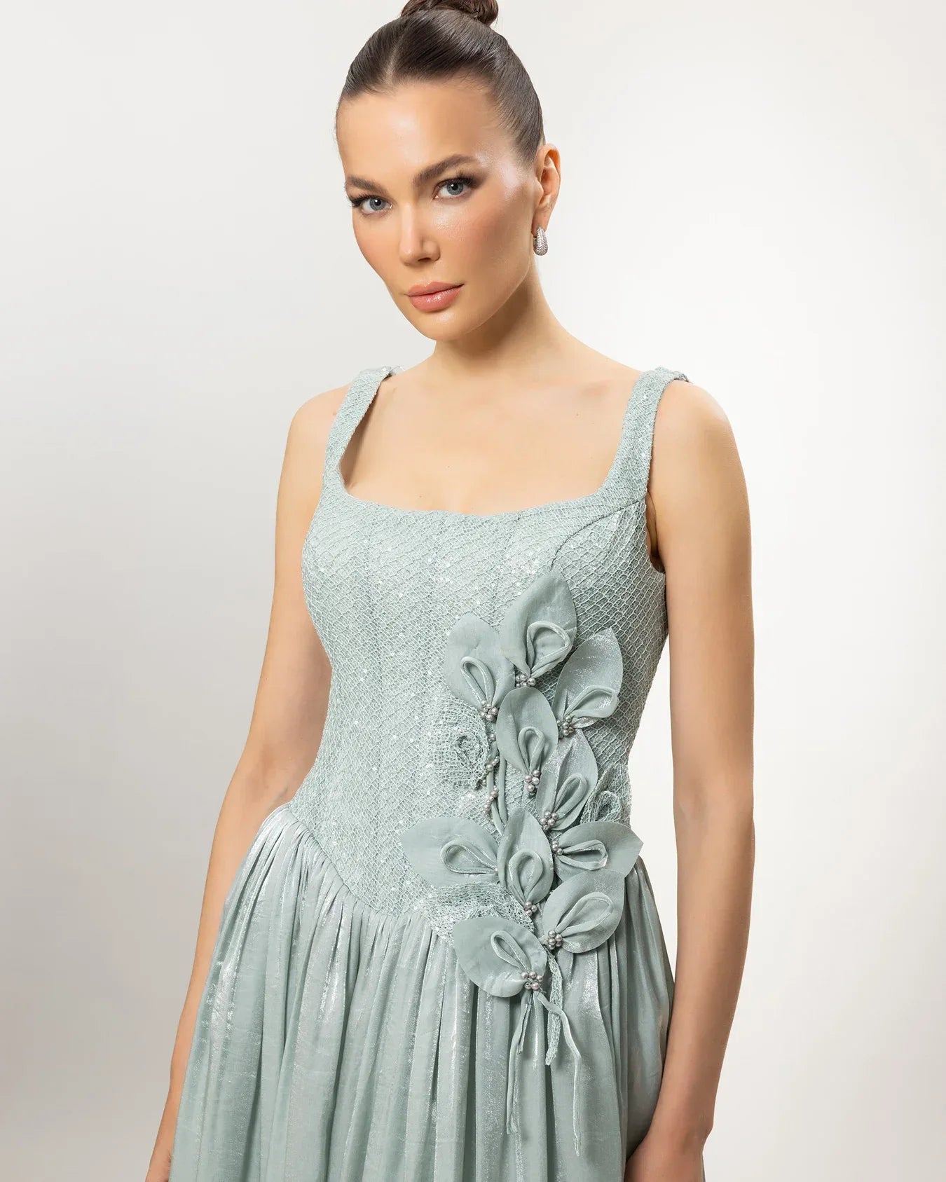 26086-Askılı Çiçek Detaylı Kloş Uzun Abiye Elbise - Kenzel