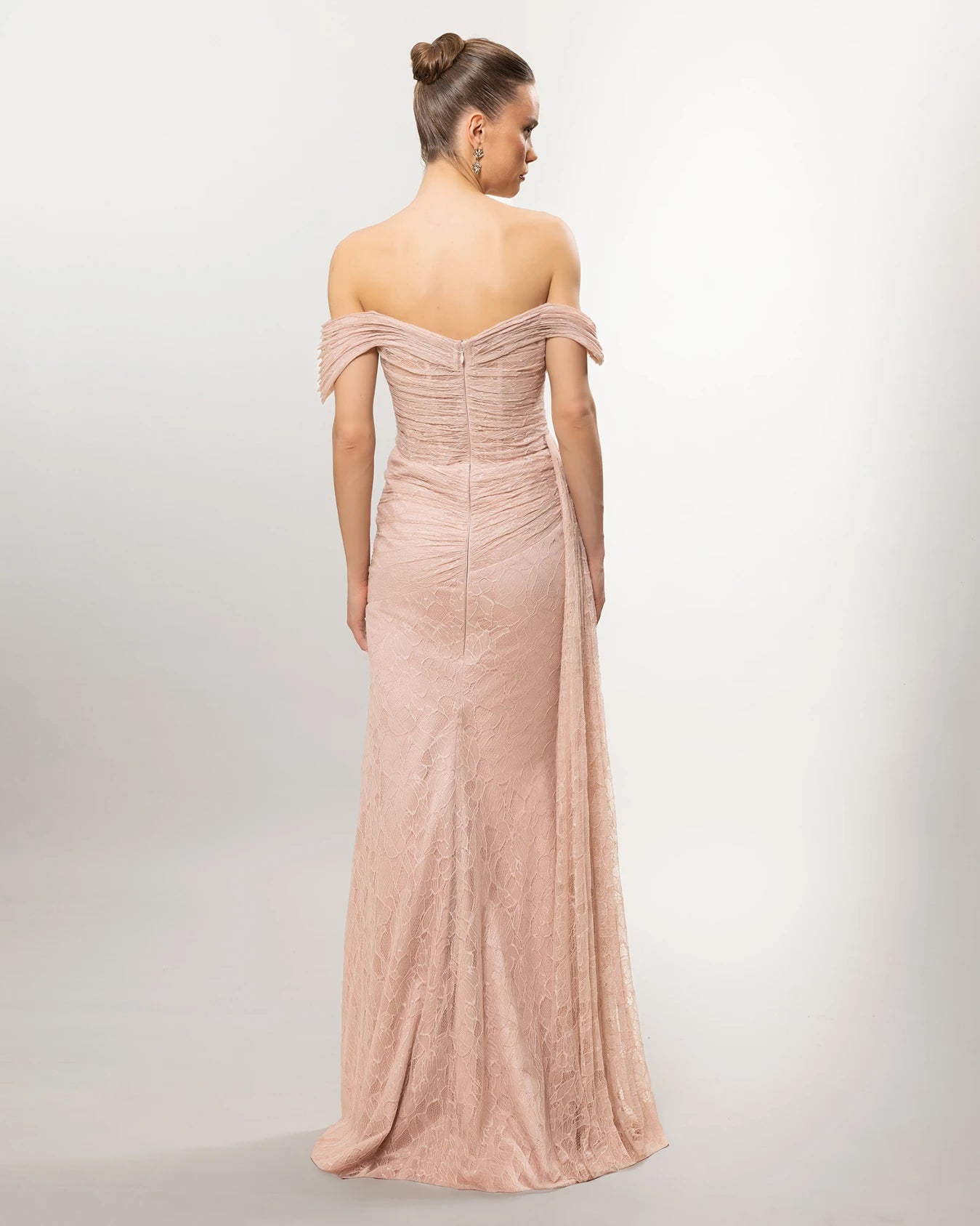 26100-Düşük Omuz Drape Detaylı Dantel Balık Abiye Elbise