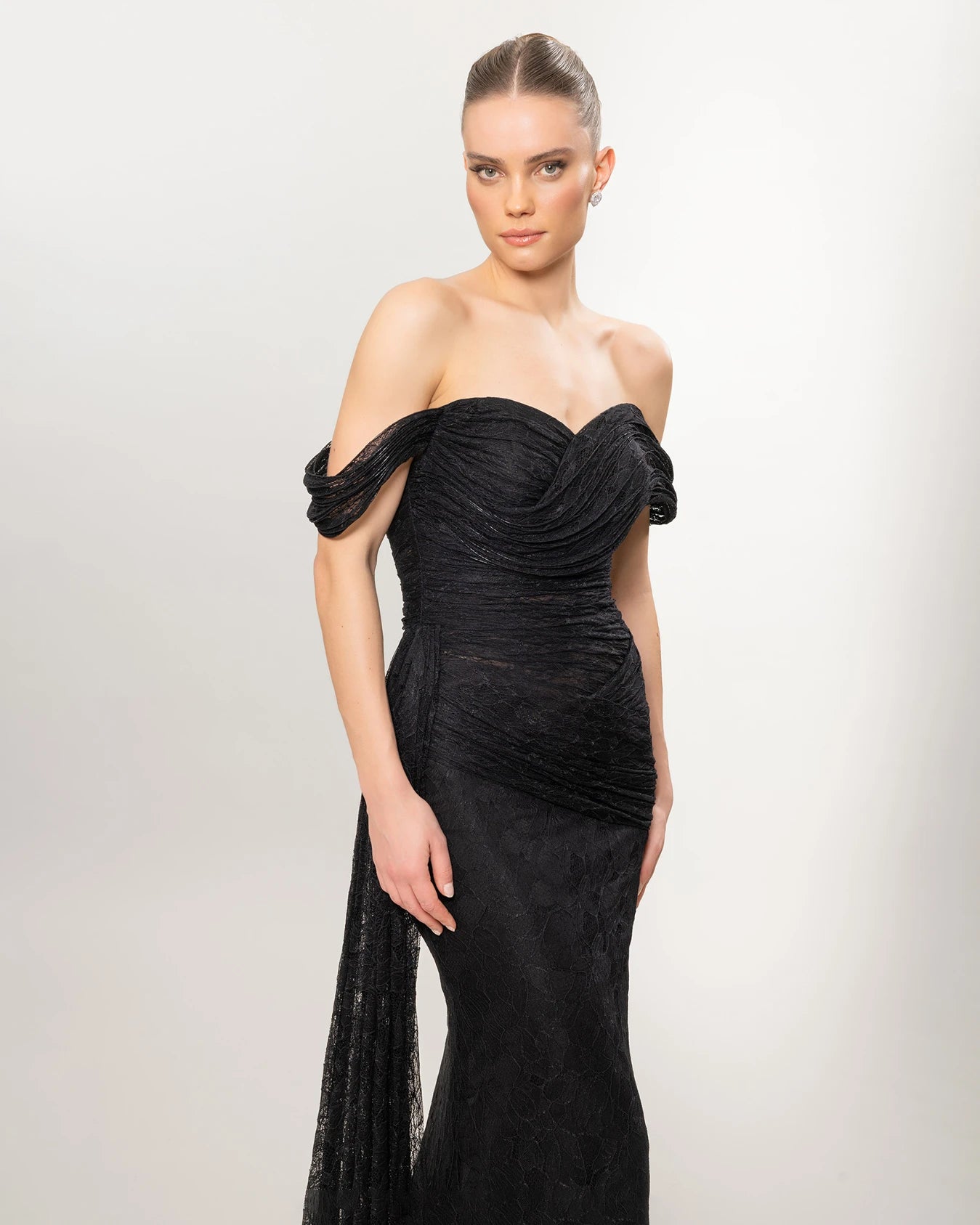 26100-Düşük Omuz Drape Detaylı Dantel Balık Abiye Elbise