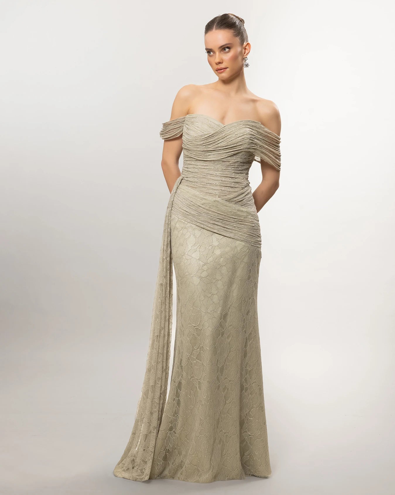 26100-Düşük Omuz Drape Detaylı Dantel Balık Abiye Elbise