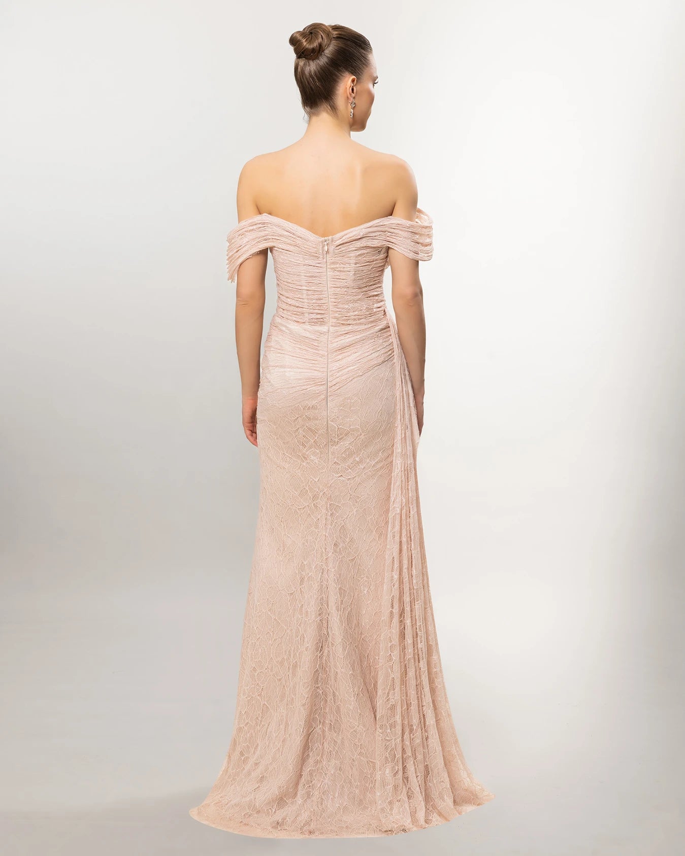 26100-Düşük Omuz Drape Detaylı Dantel Balık Abiye Elbise