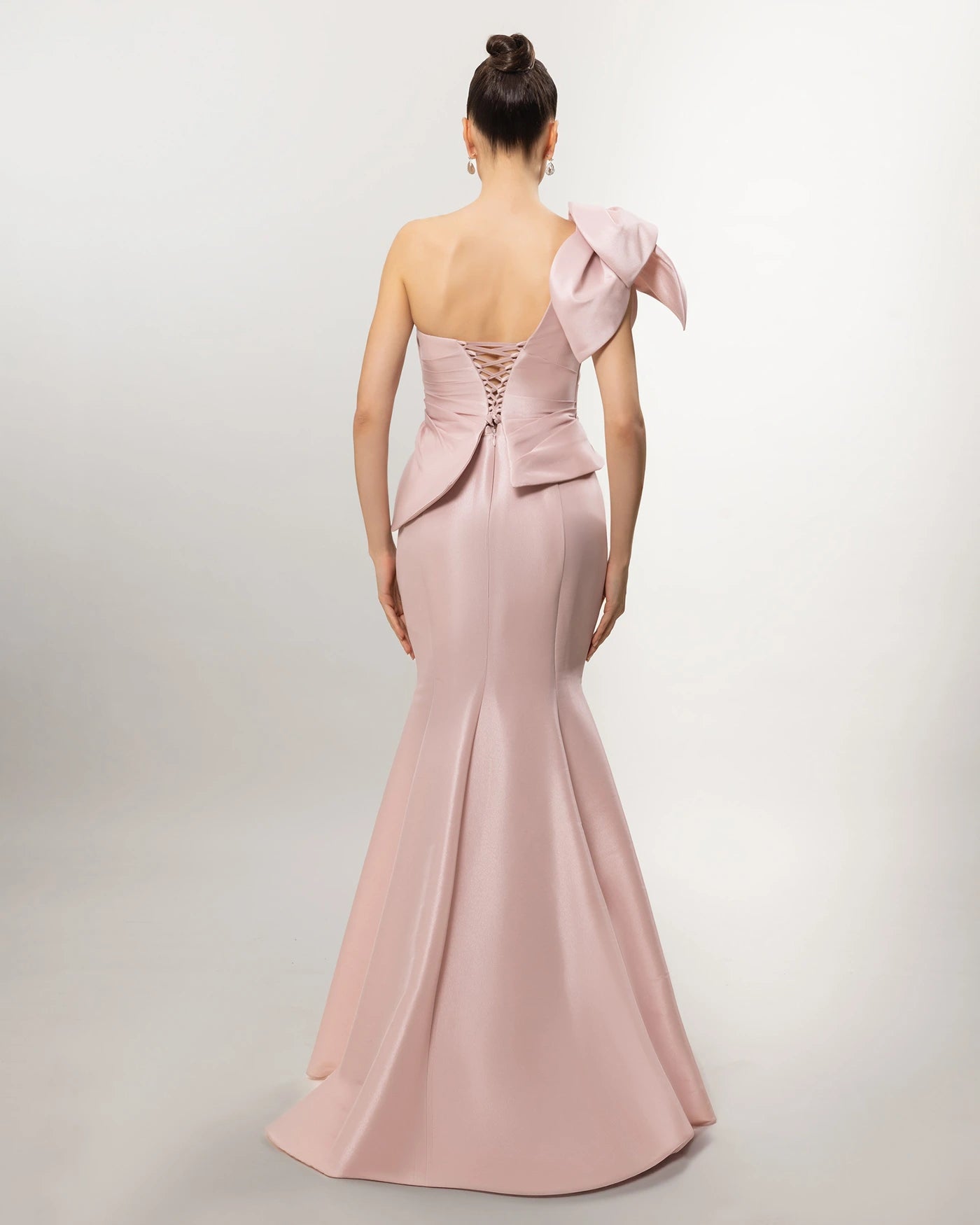 A26054-Tek Omuz Fiyonk Detaylı Peplum Detaylı Balık Abiye