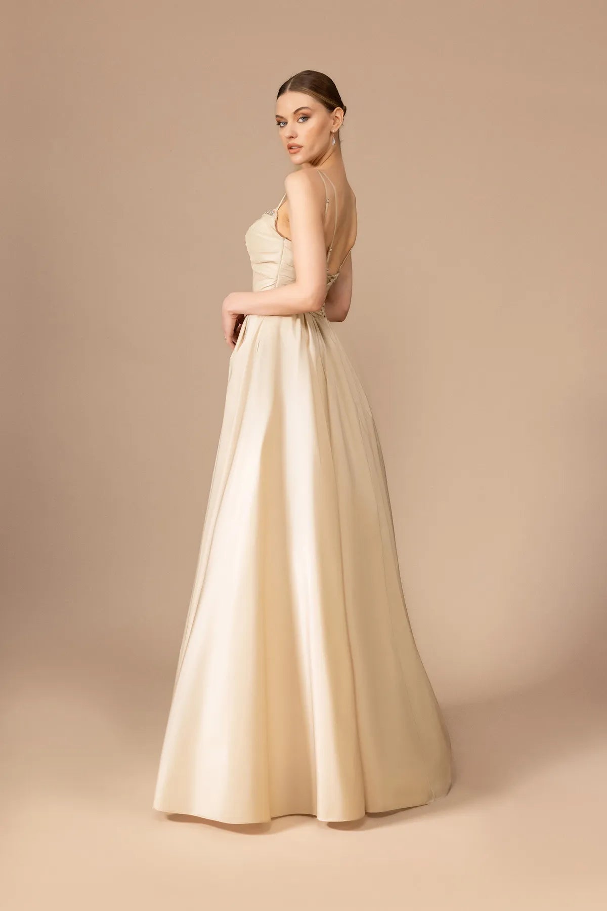 7001-Transparan Detaylı Uzun Elbise