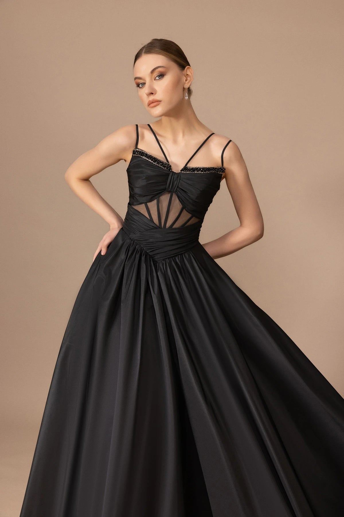 7001-Transparan Detaylı Uzun Elbise