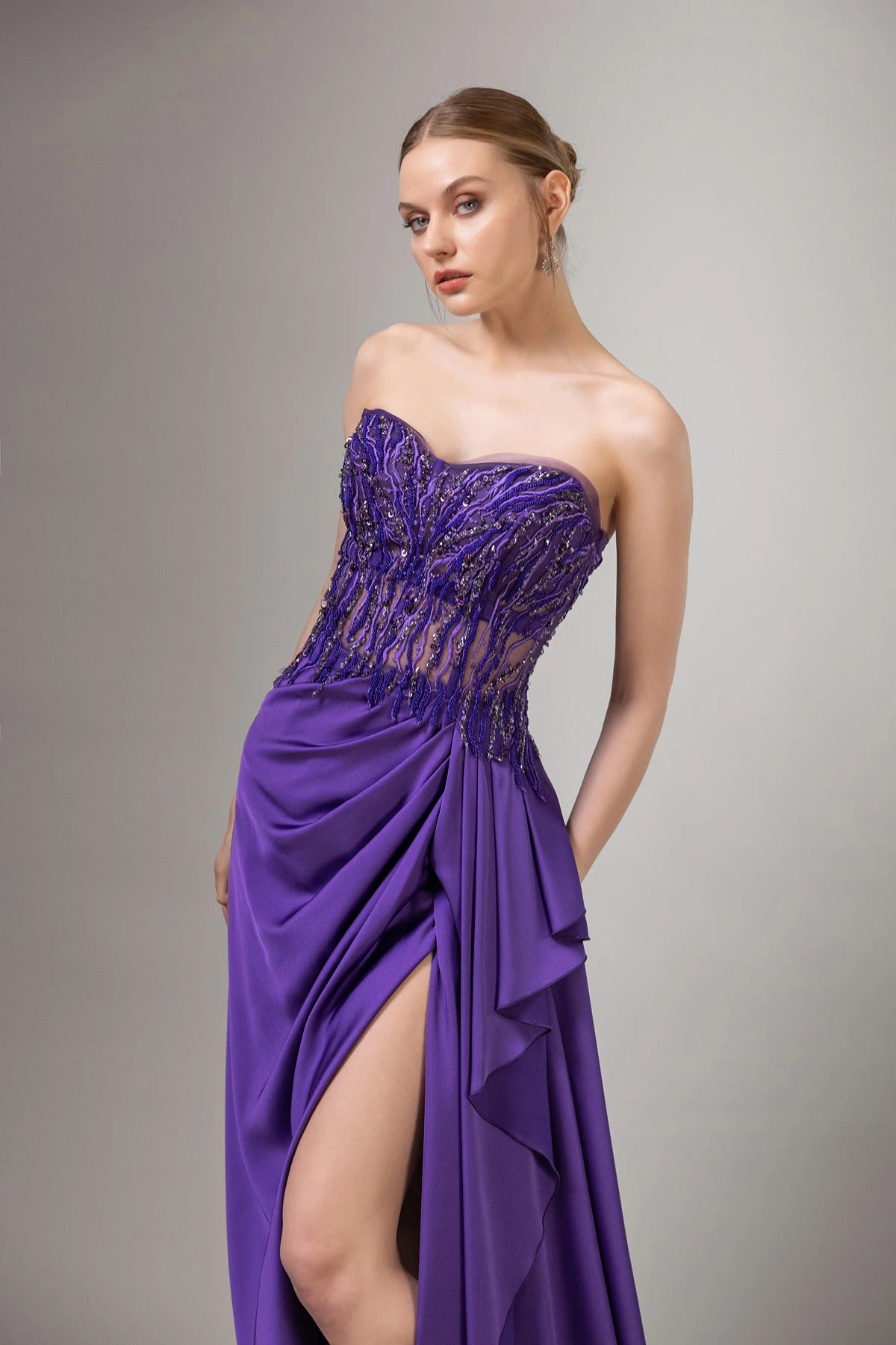 Straplez Yaka Derin Yırtmaç Uzun Elbise 7003