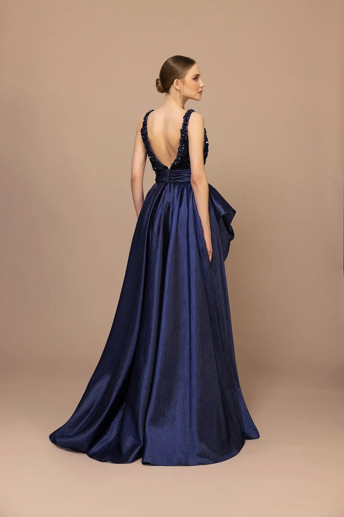 İşleme Detaylı Göğüs Dekolteli Uzun Elbise 7006