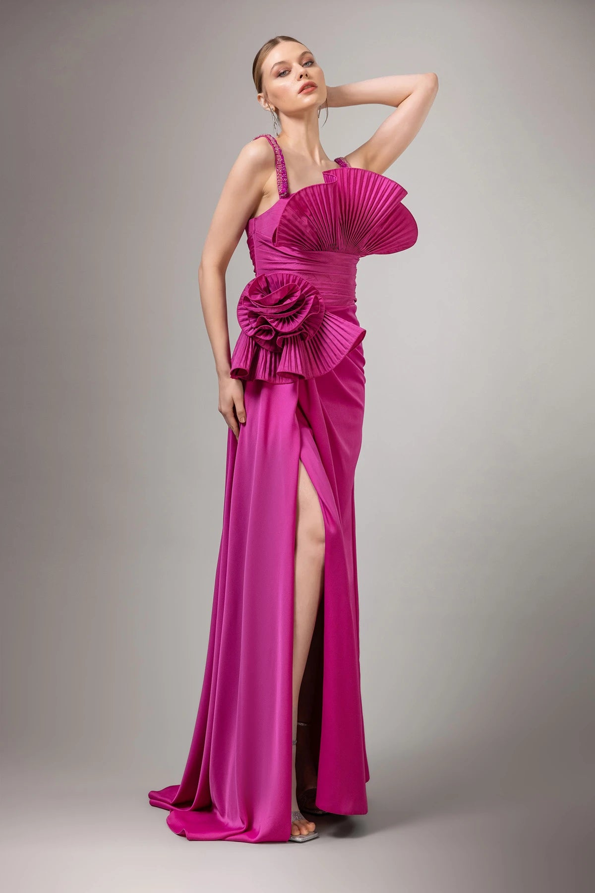 7008 - Yırtmaçlı Askılı Uzun Elbise