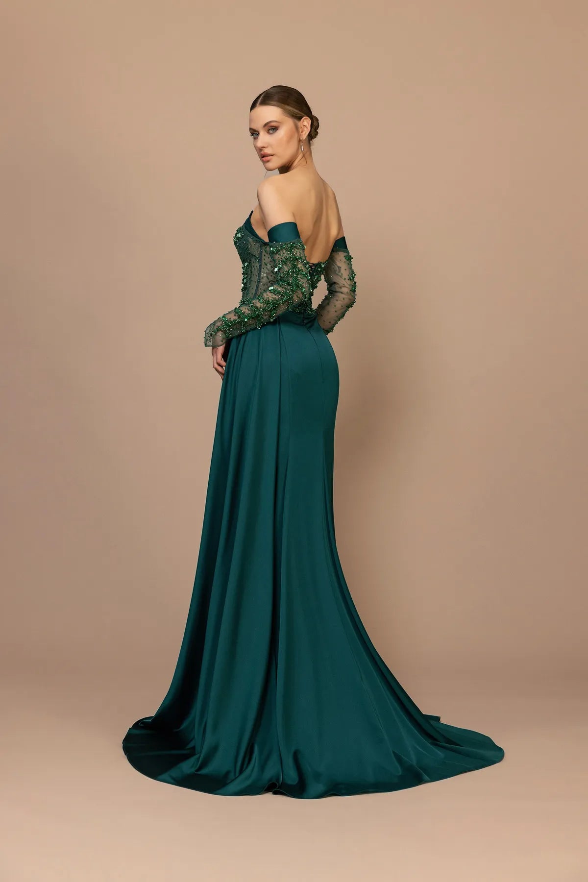 7014-İşleme Detaylı Transparan Kol Straplez Uzun Elbise