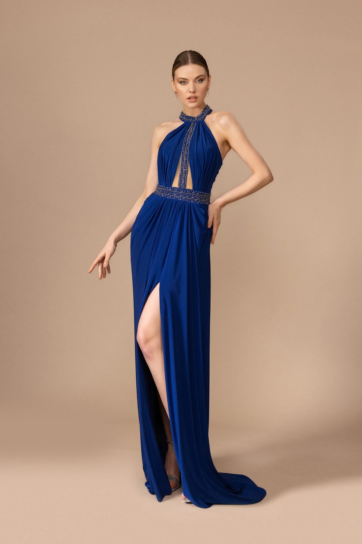 7016-Dekolteli Yırtmaçlı Uzun Elbise