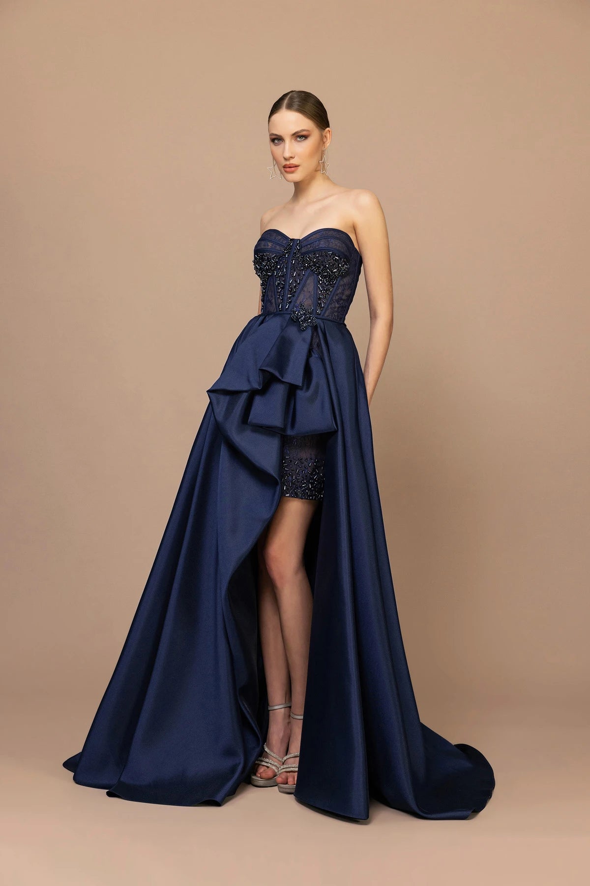 7034-İşleme Detaylı Straplez Yırtmaçlı Uzun Elbise