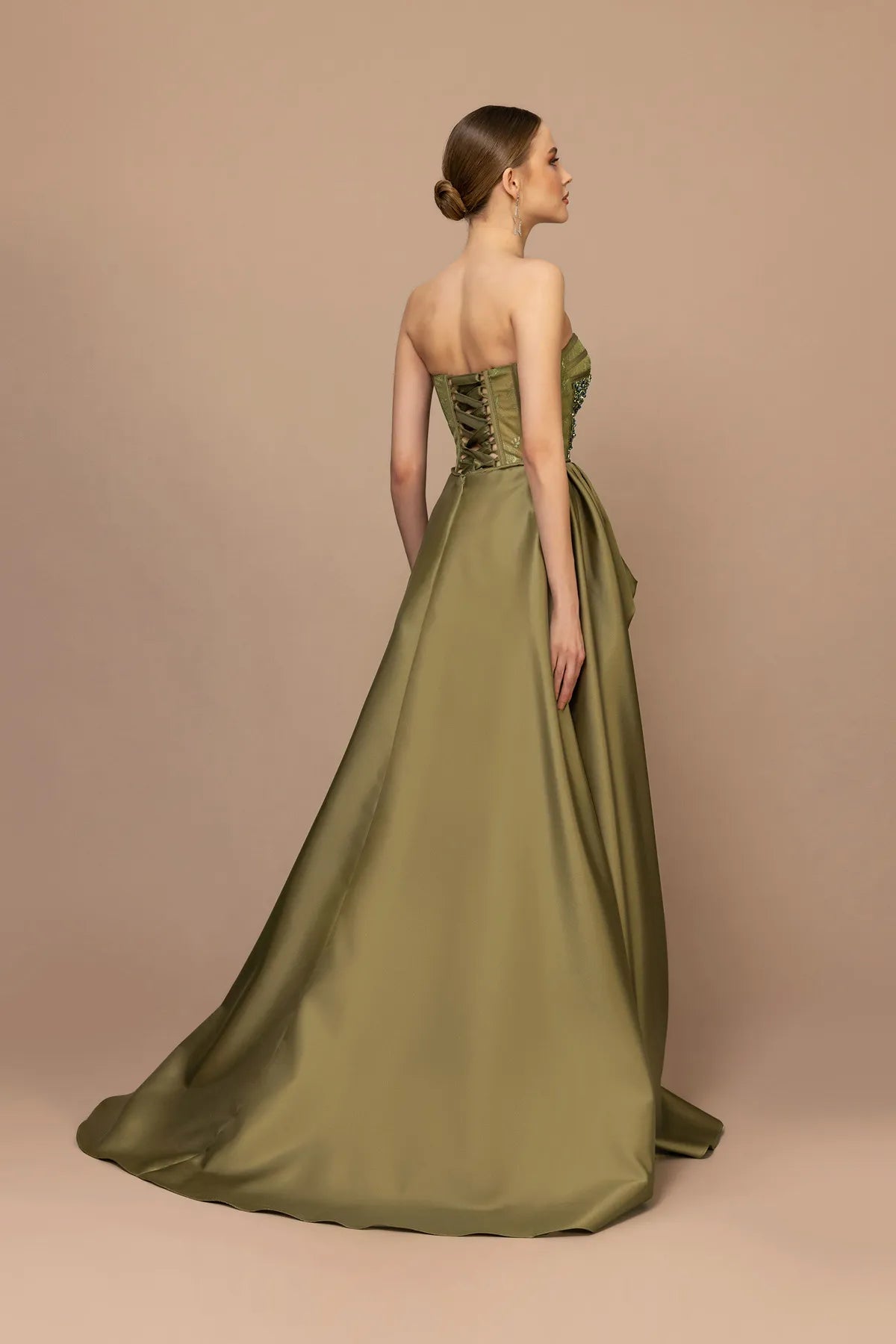 7034-İşleme Detaylı Straplez Yırtmaçlı Uzun Elbise