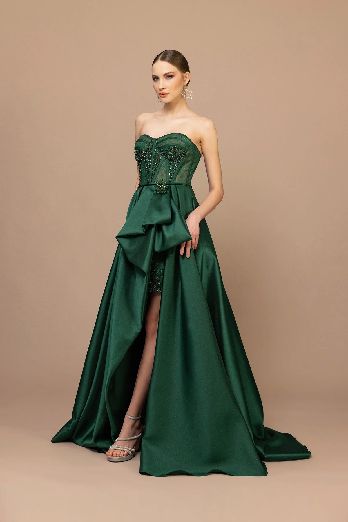 7034-İşleme Detaylı Straplez Yırtmaçlı Uzun Elbise