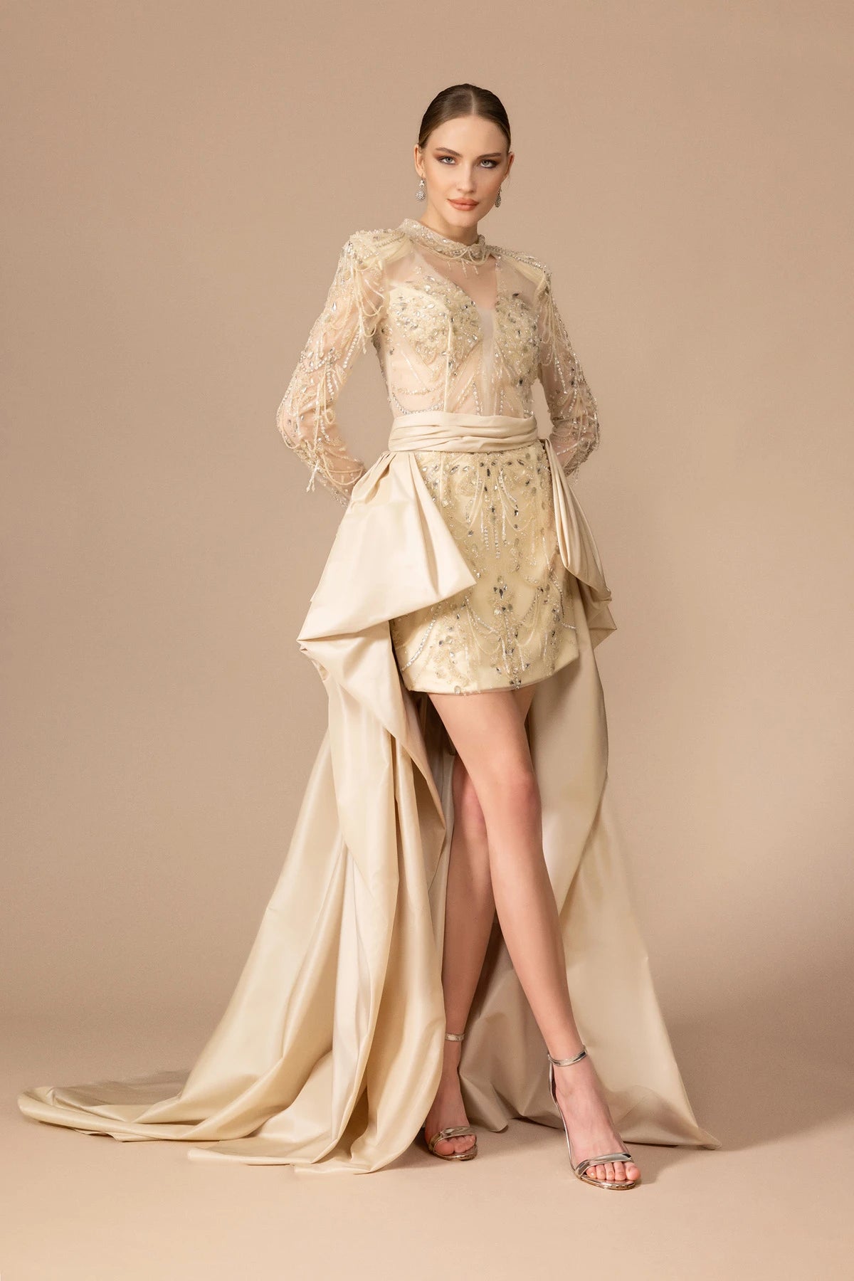 7037-İşlemeli Önü Kısa Arkası Uzun Elbise