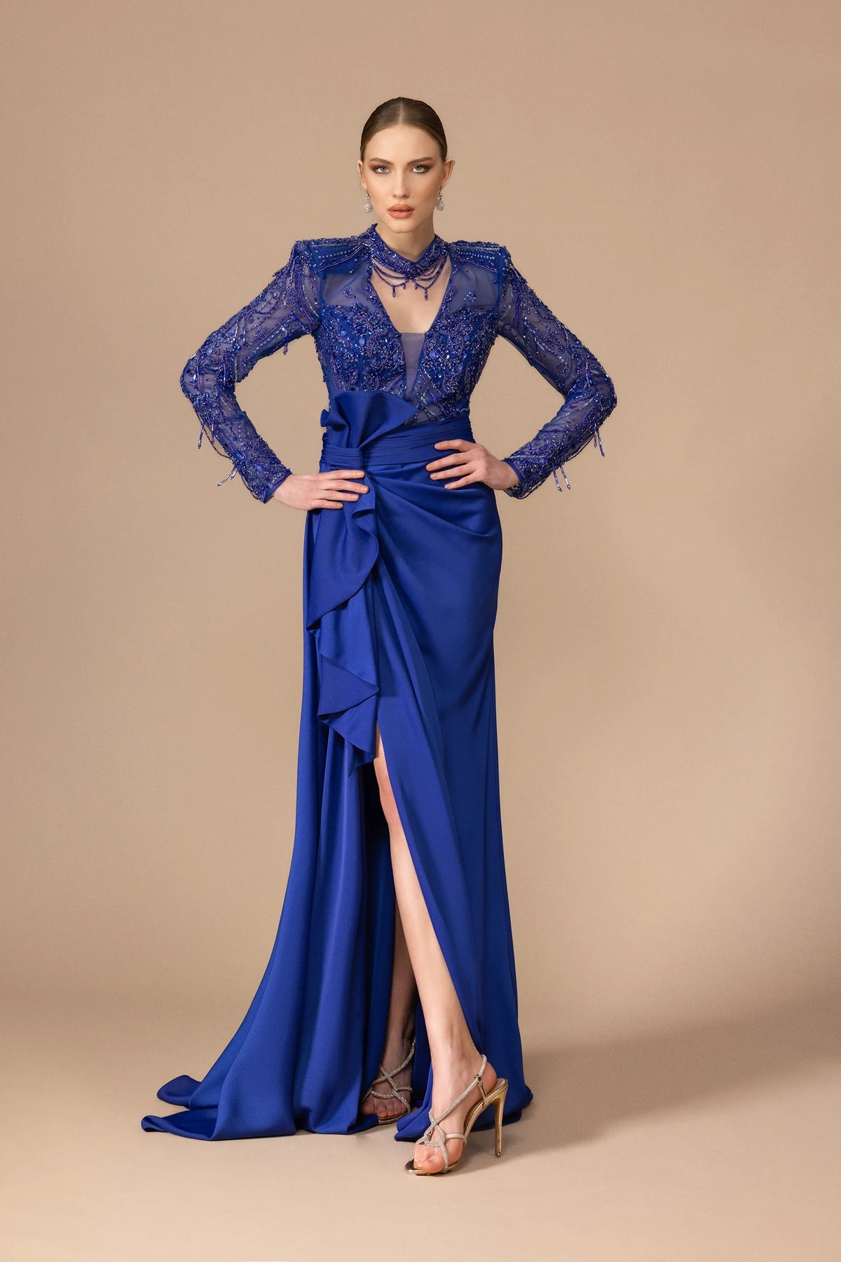 7039 - Uzun Kollu Yırtmaçlı Uzun Elbise