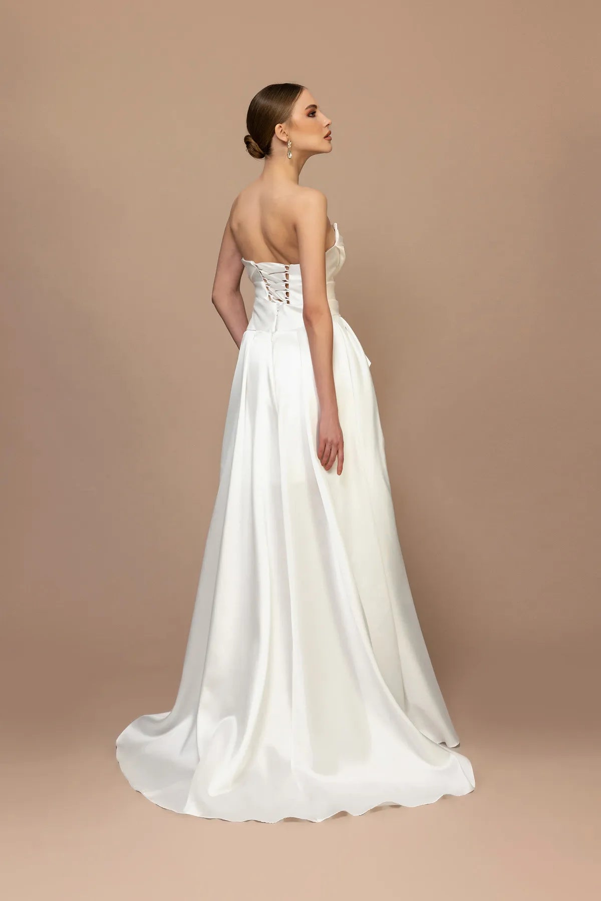 7046 - Straplez Yaka Drapeli Yırtmaçlı Uzun Elbise