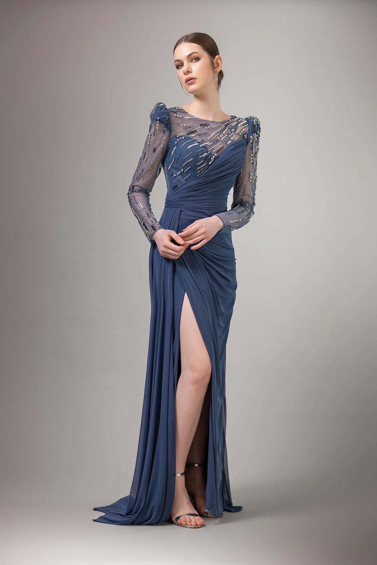 7048-İşlemeli Transparan Kol Yırtmaçlı Uzun Elbise