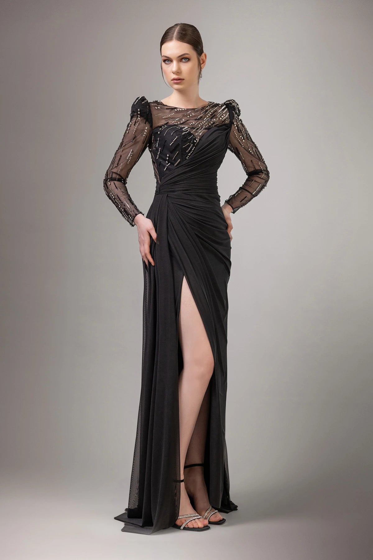 7048-İşlemeli Transparan Kol Yırtmaçlı Uzun Elbise