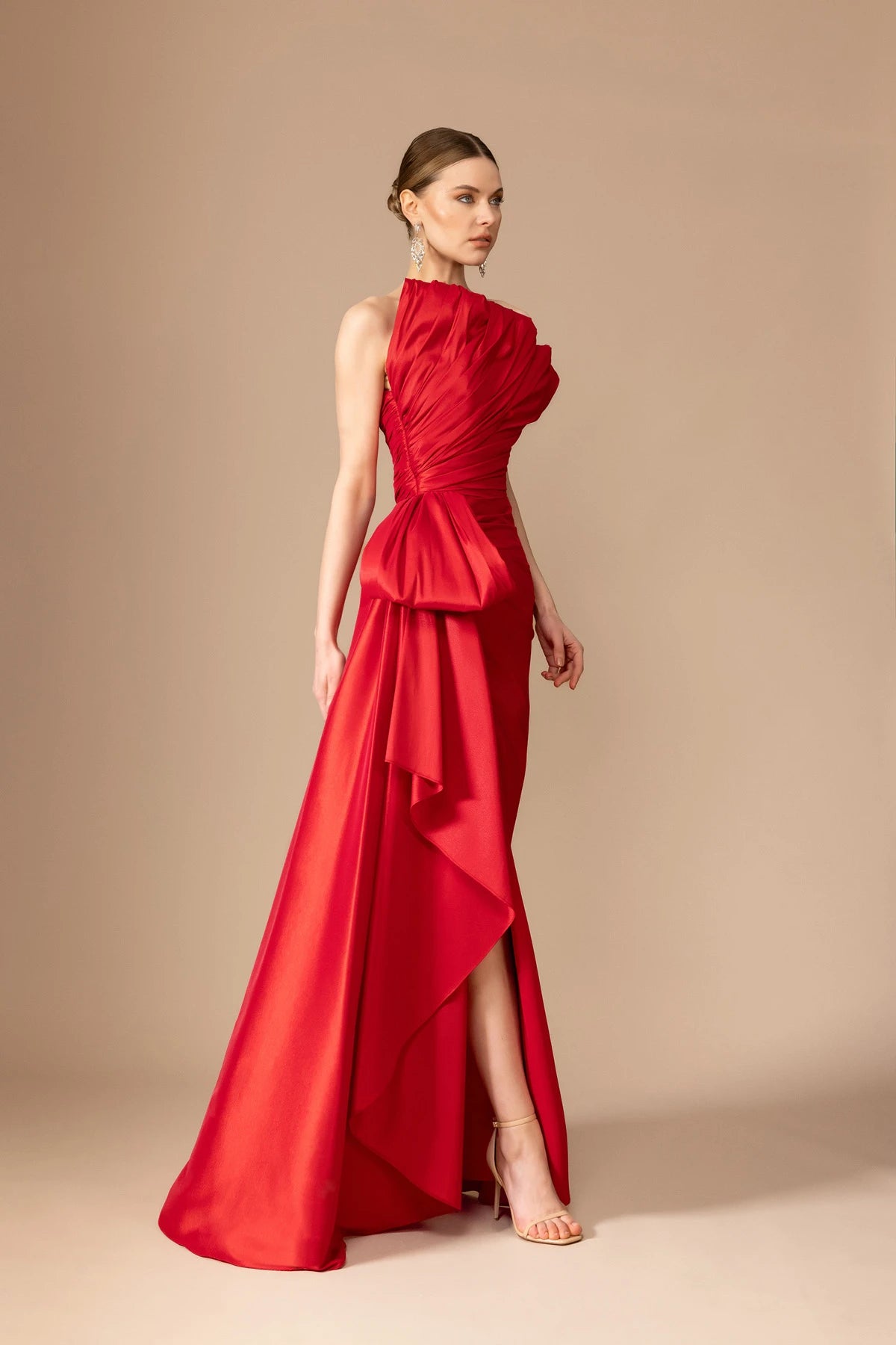 A25187 - Straplez Yaka Drapeli Yırtmaçlı Uzun Elbise