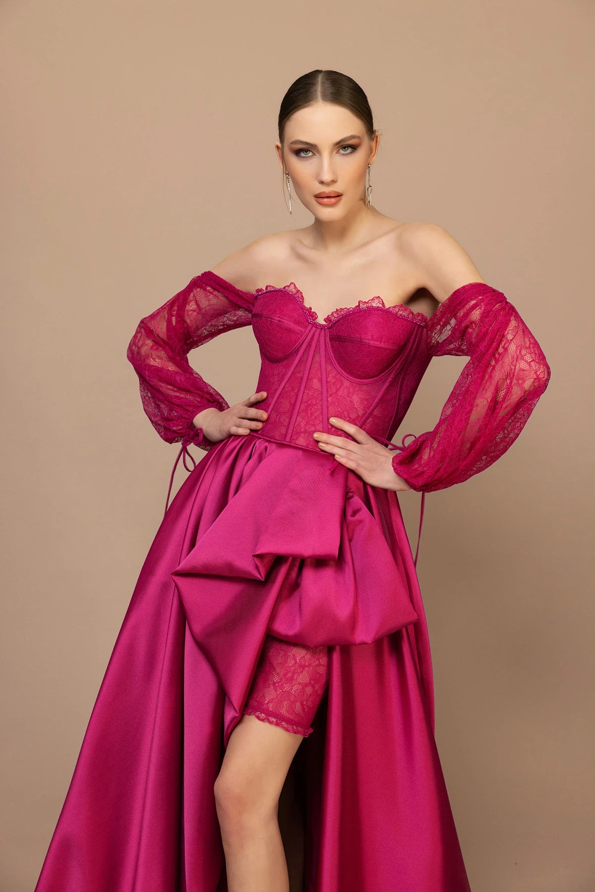 7058-Transparan Kol Detaylı Kabarık Uzun Elbise