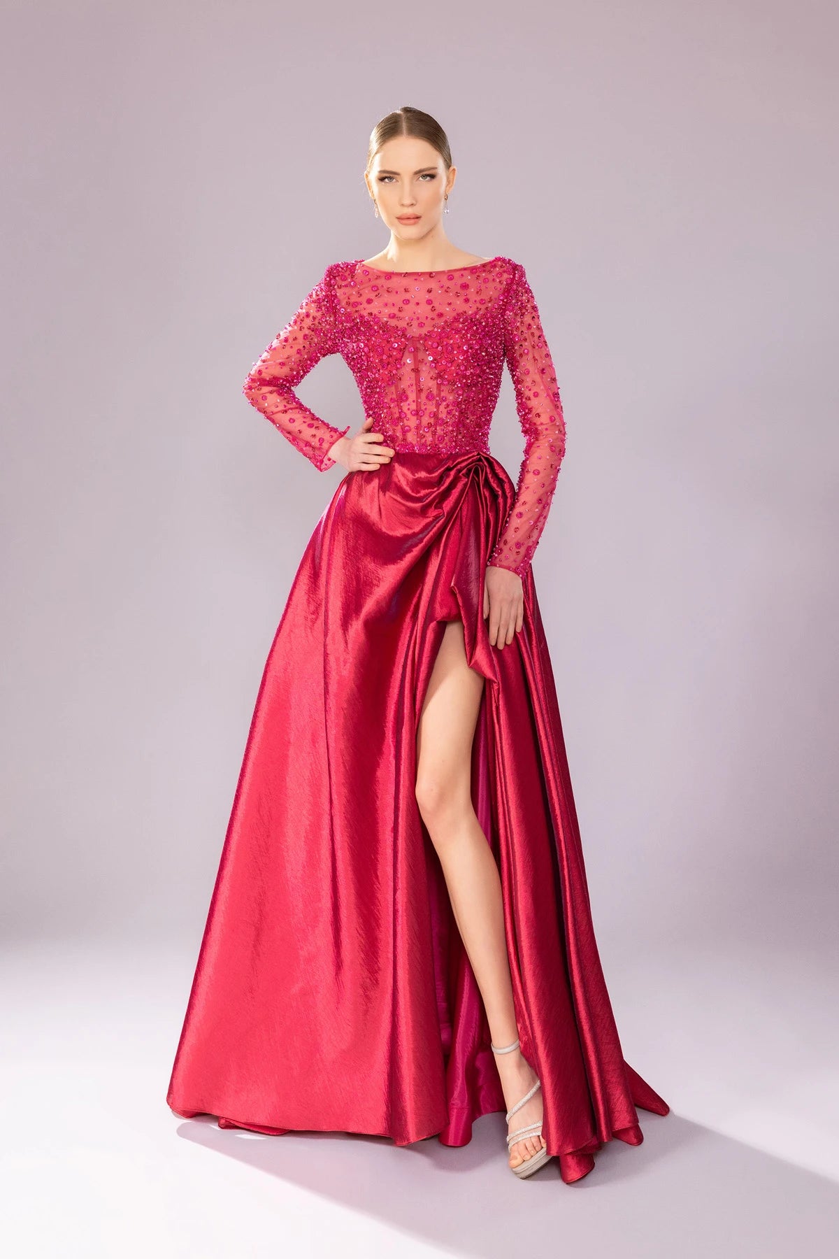 7062-İşleme Detaylı Yırtmaçlı Uzun Gece Elbise